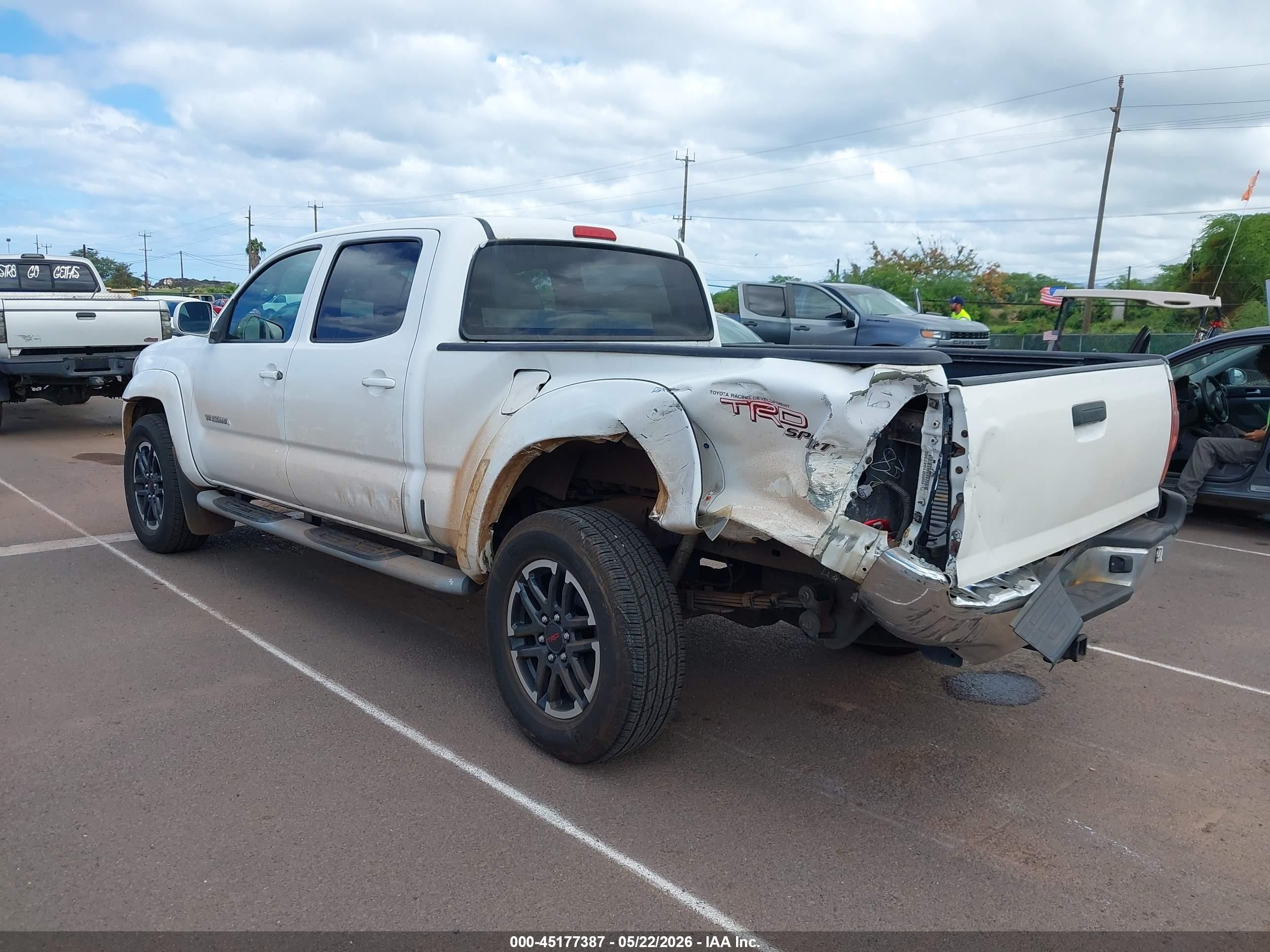 2009 Toyota Tacoma Prerunner V6 White vin: 3TMKU72N09M023397