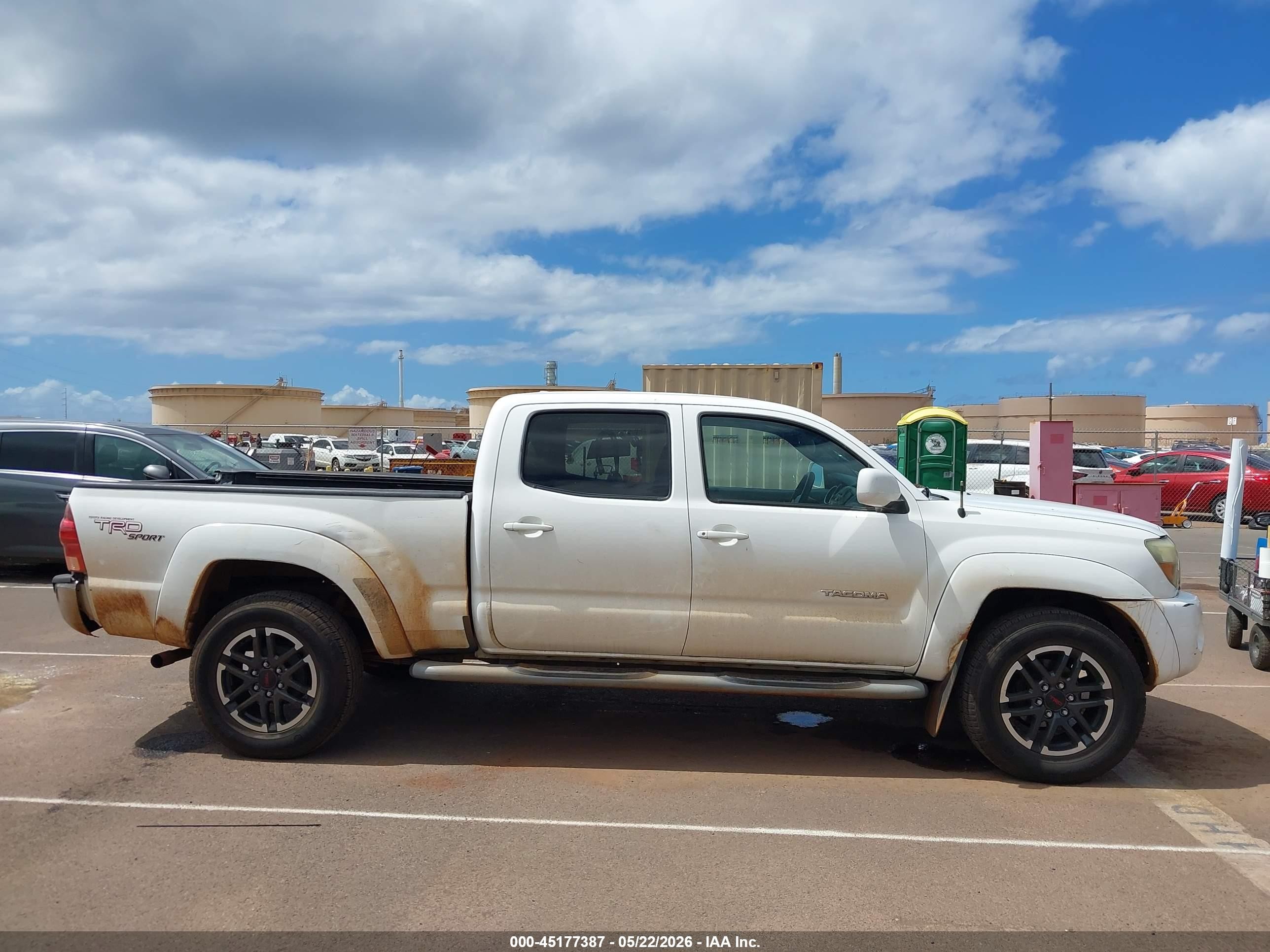 2009 Toyota Tacoma Prerunner V6 White vin: 3TMKU72N09M023397