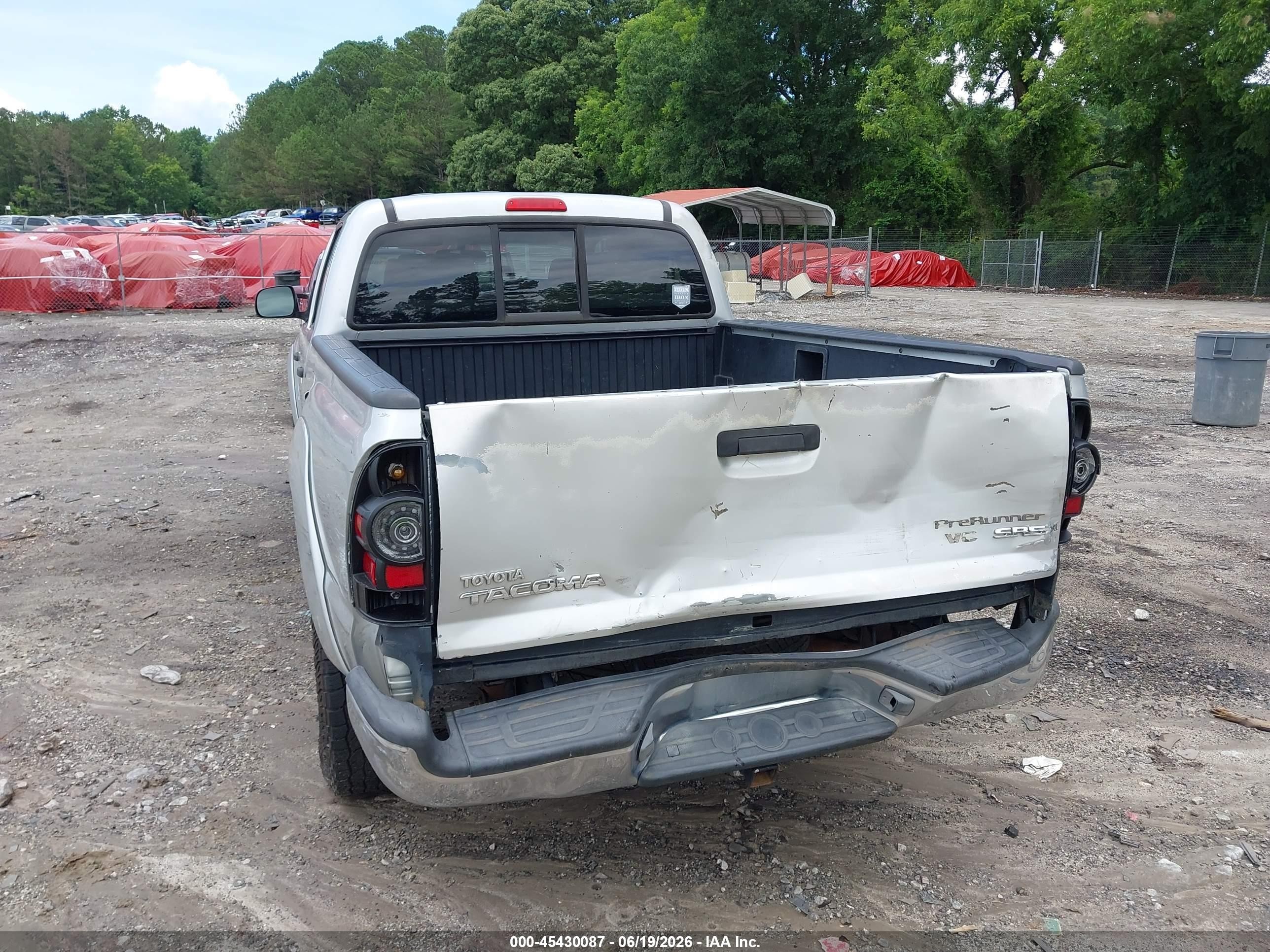2005 Toyota Tacoma Prerunner V6 Silver vin: 3TMKU72N25M002447