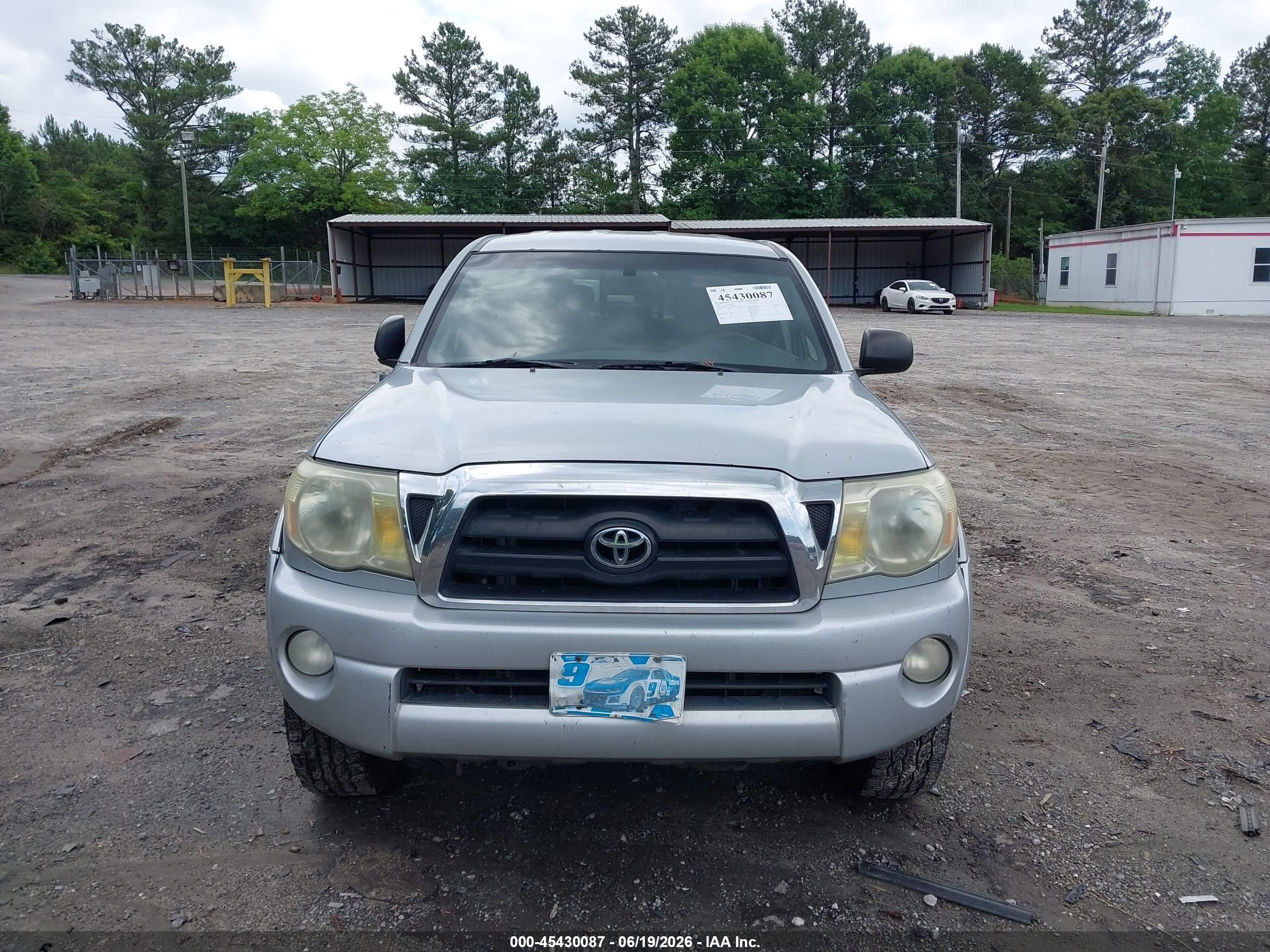 2005 Toyota Tacoma Prerunner V6 Silver vin: 3TMKU72N25M002447