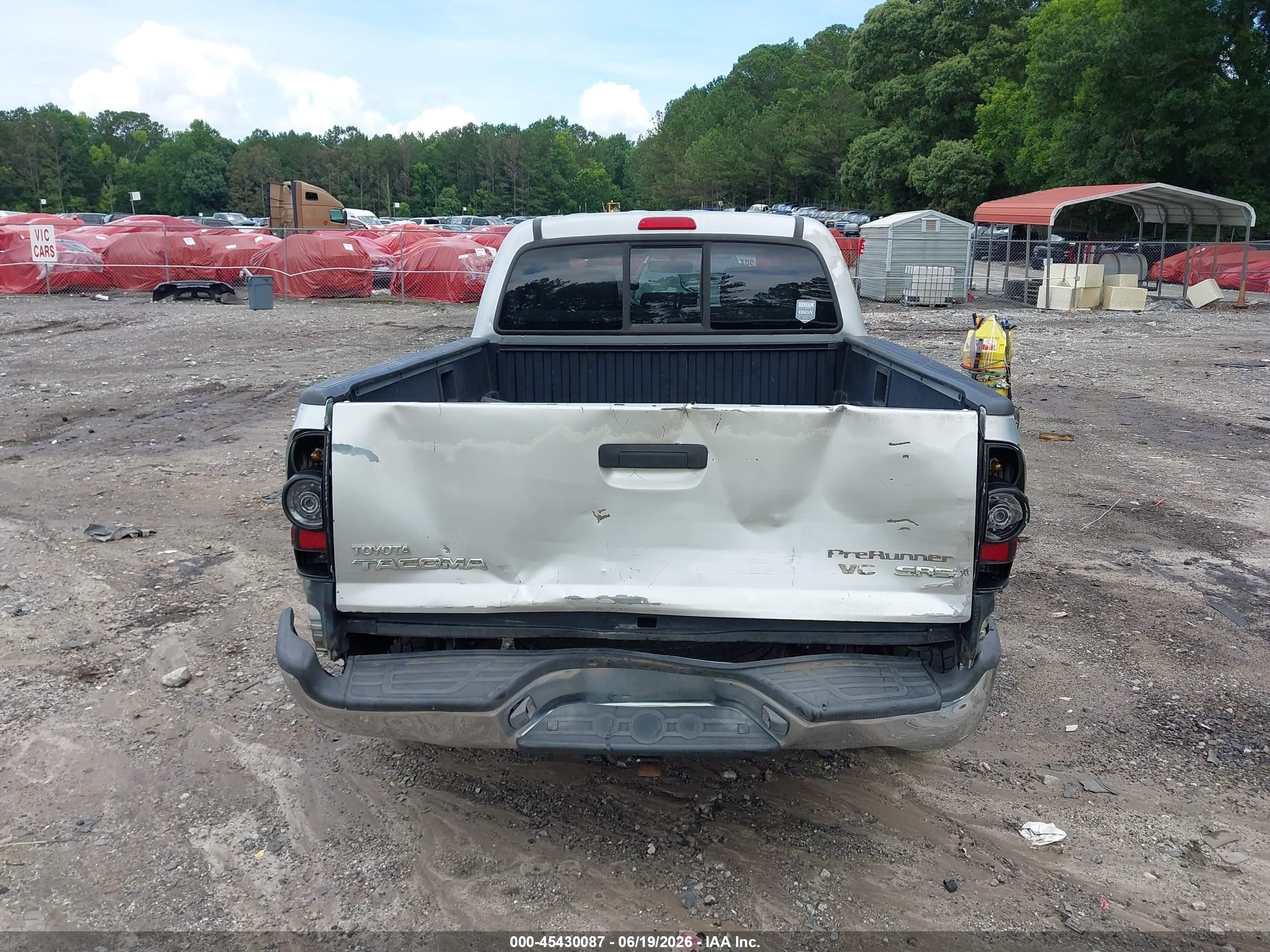2005 Toyota Tacoma Prerunner V6 Silver vin: 3TMKU72N25M002447