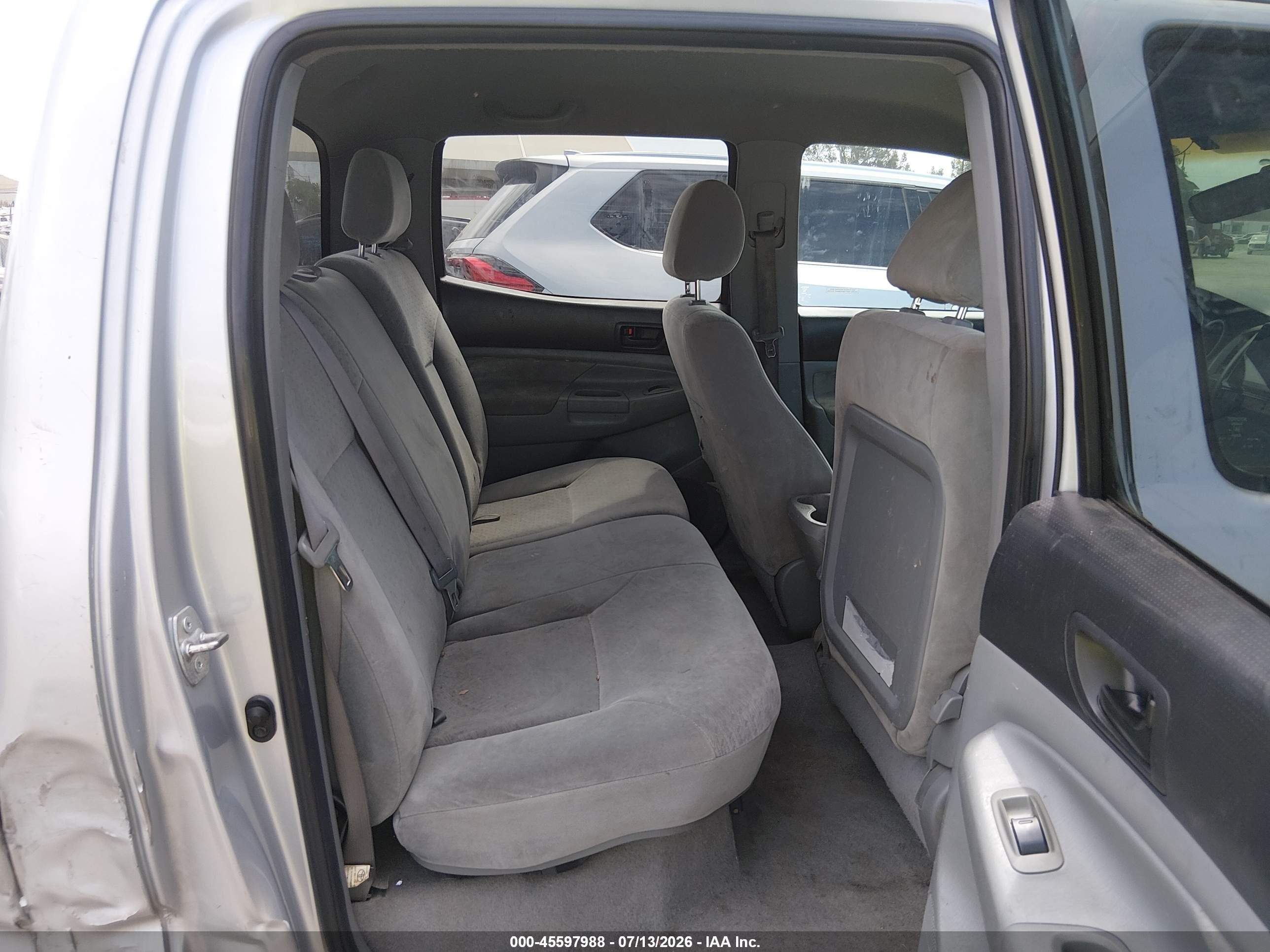2008 Toyota Tacoma Prerunner V6 Silver vin: 3TMKU72N48M017018