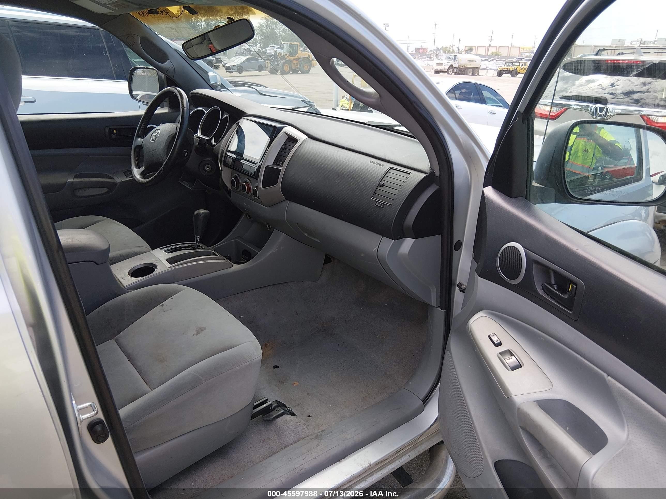 2008 Toyota Tacoma Prerunner V6 Silver vin: 3TMKU72N48M017018