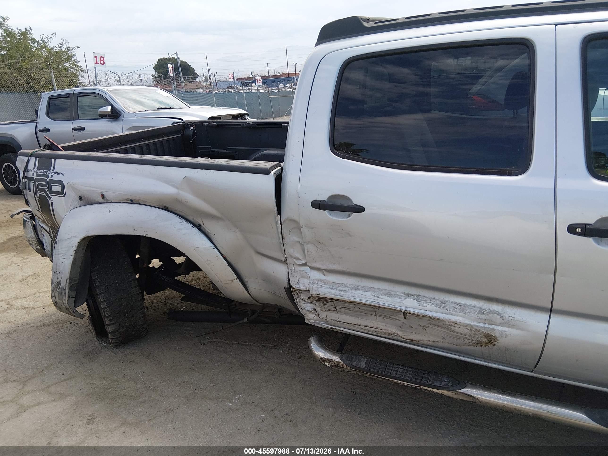 2008 Toyota Tacoma Prerunner V6 Silver vin: 3TMKU72N48M017018