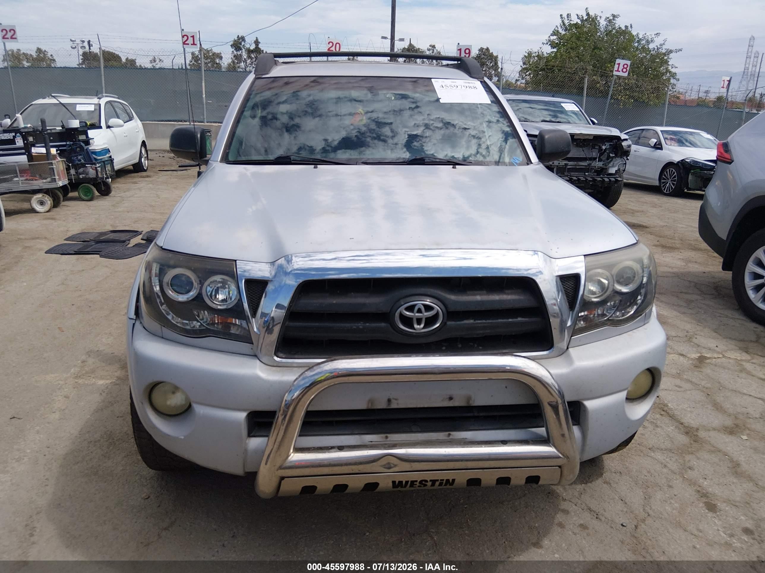 2008 Toyota Tacoma Prerunner V6 Silver vin: 3TMKU72N48M017018