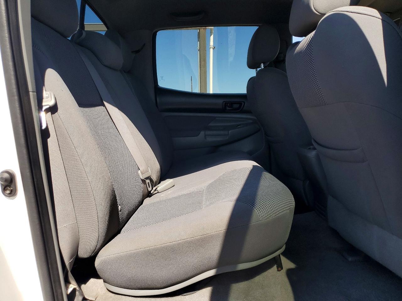 2006 Toyota Tacoma Double Cab Prerunner Long Bed White vin: 3TMKU72N56M007031