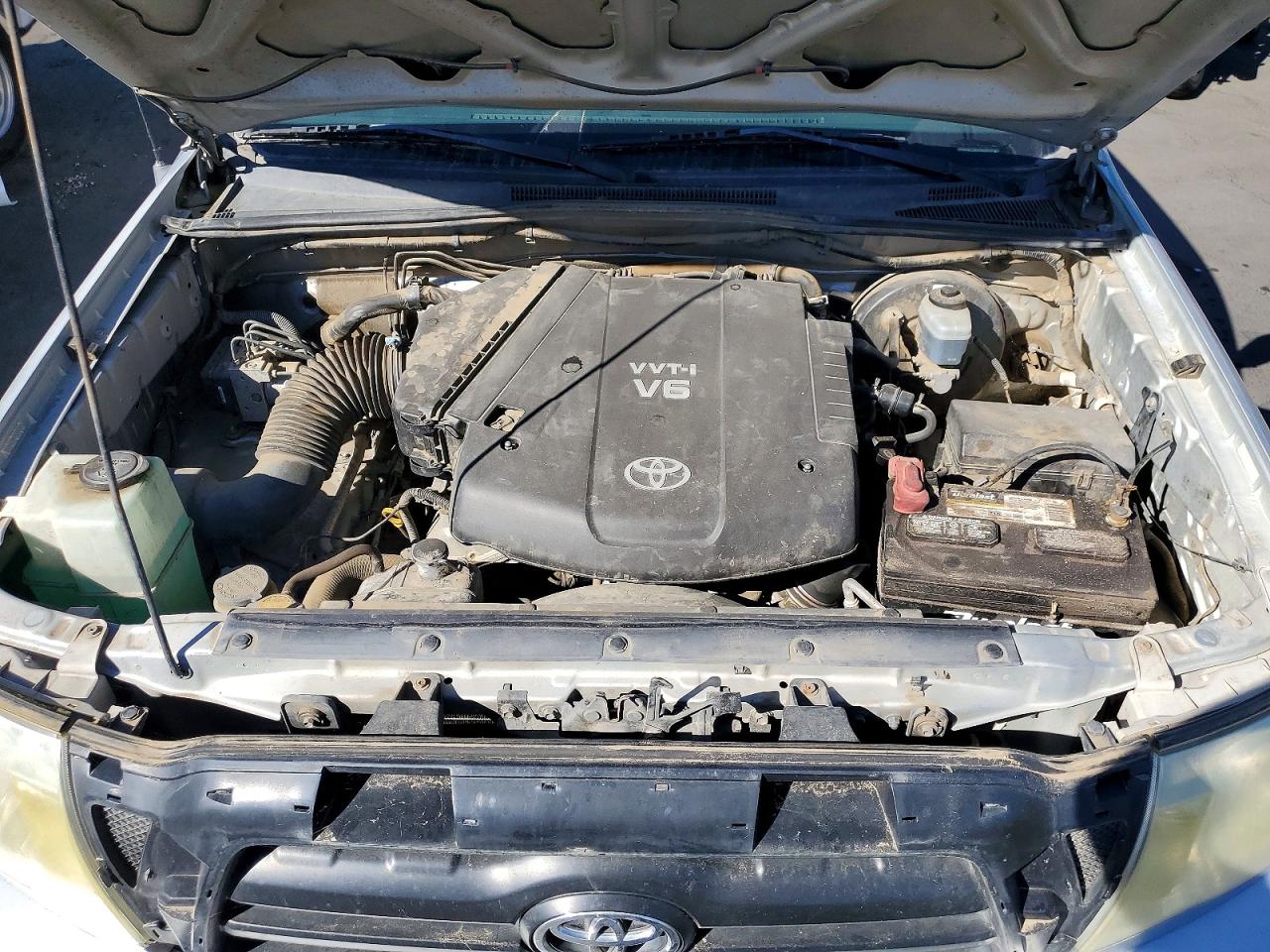 2007 Toyota Tacoma Prerunner V6 Silver vin: 3TMKU72N57M013378