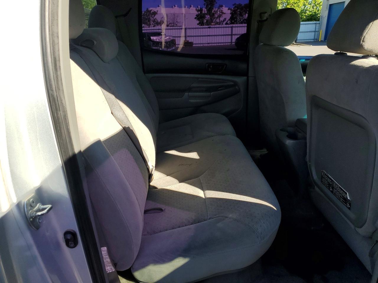 2007 Toyota Tacoma Prerunner V6 Silver vin: 3TMKU72N57M013378