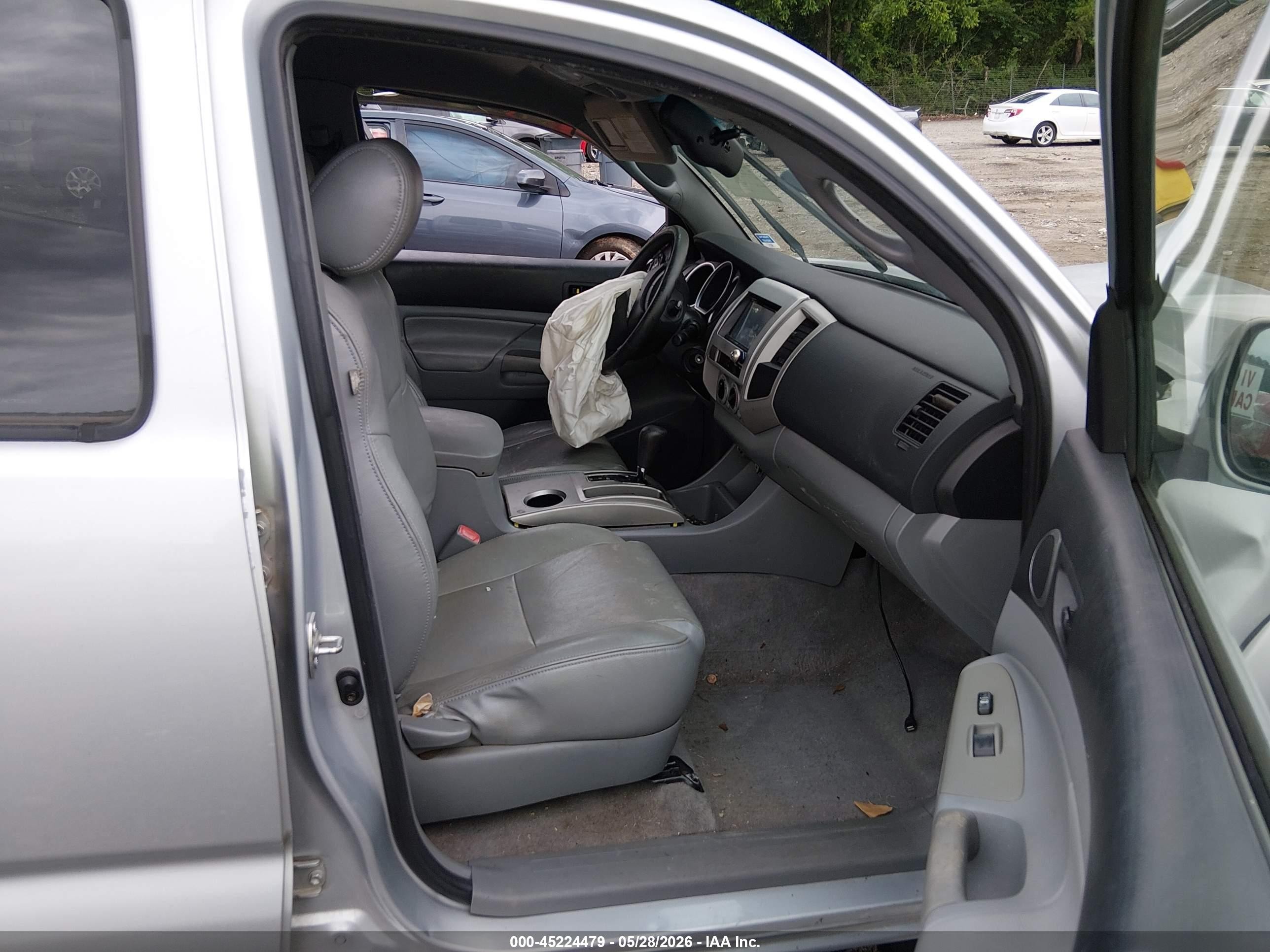 2005 Toyota Tacoma Prerunner V6 Silver vin: 3TMKU72N85M003103