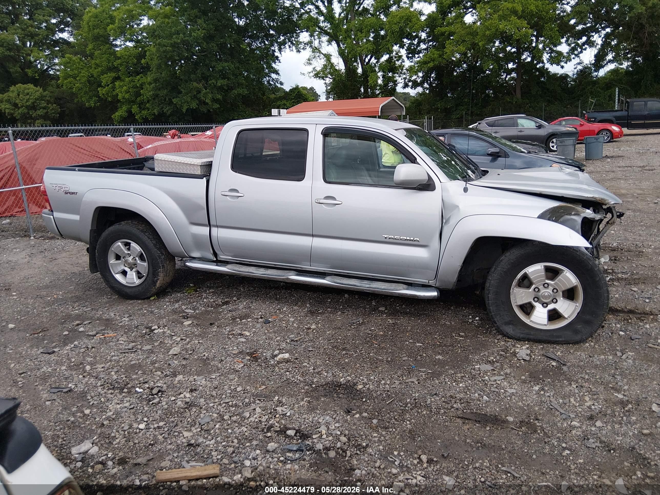 2005 Toyota Tacoma Prerunner V6 Silver vin: 3TMKU72N85M003103