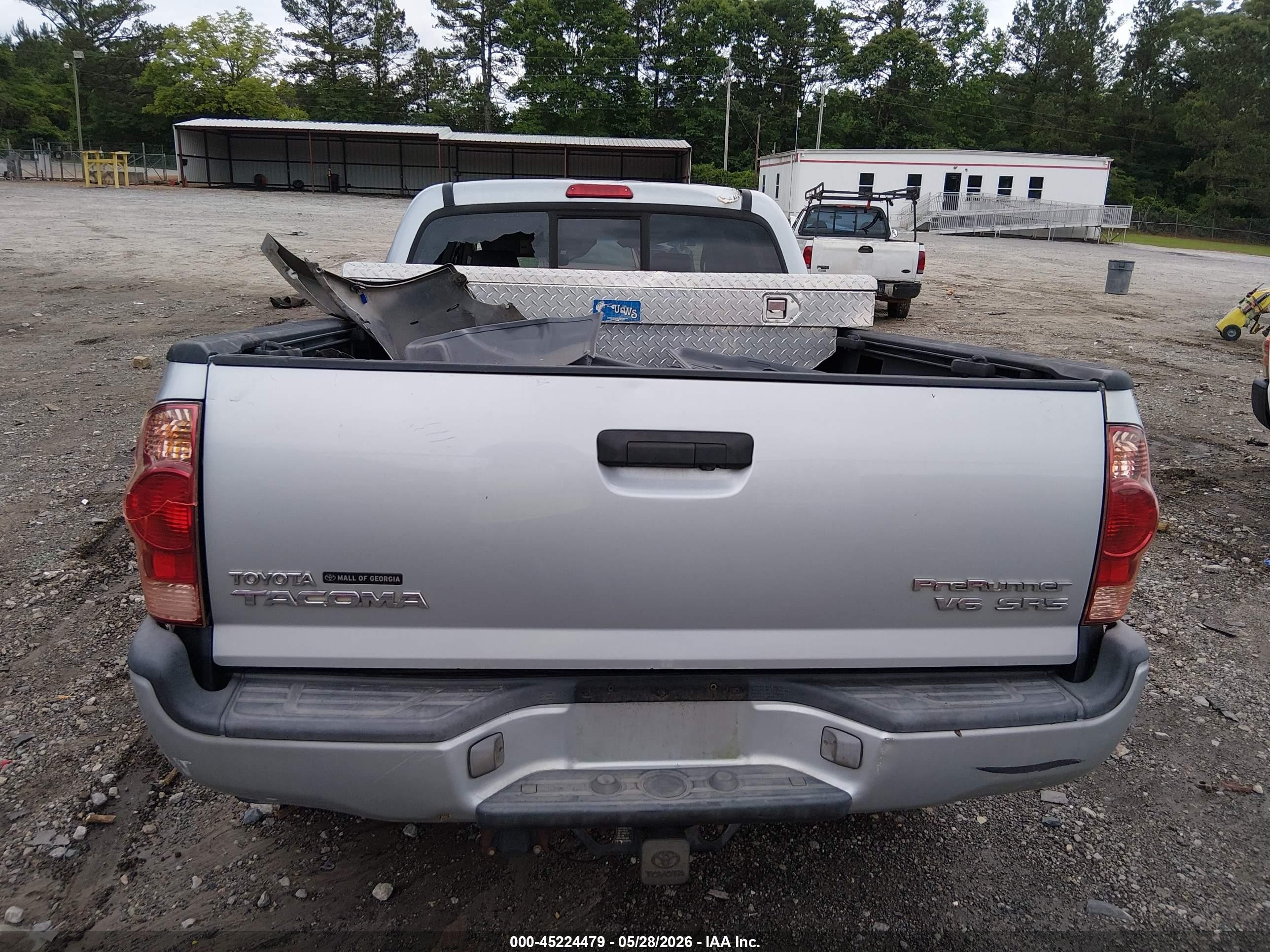 2005 Toyota Tacoma Prerunner V6 Silver vin: 3TMKU72N85M003103