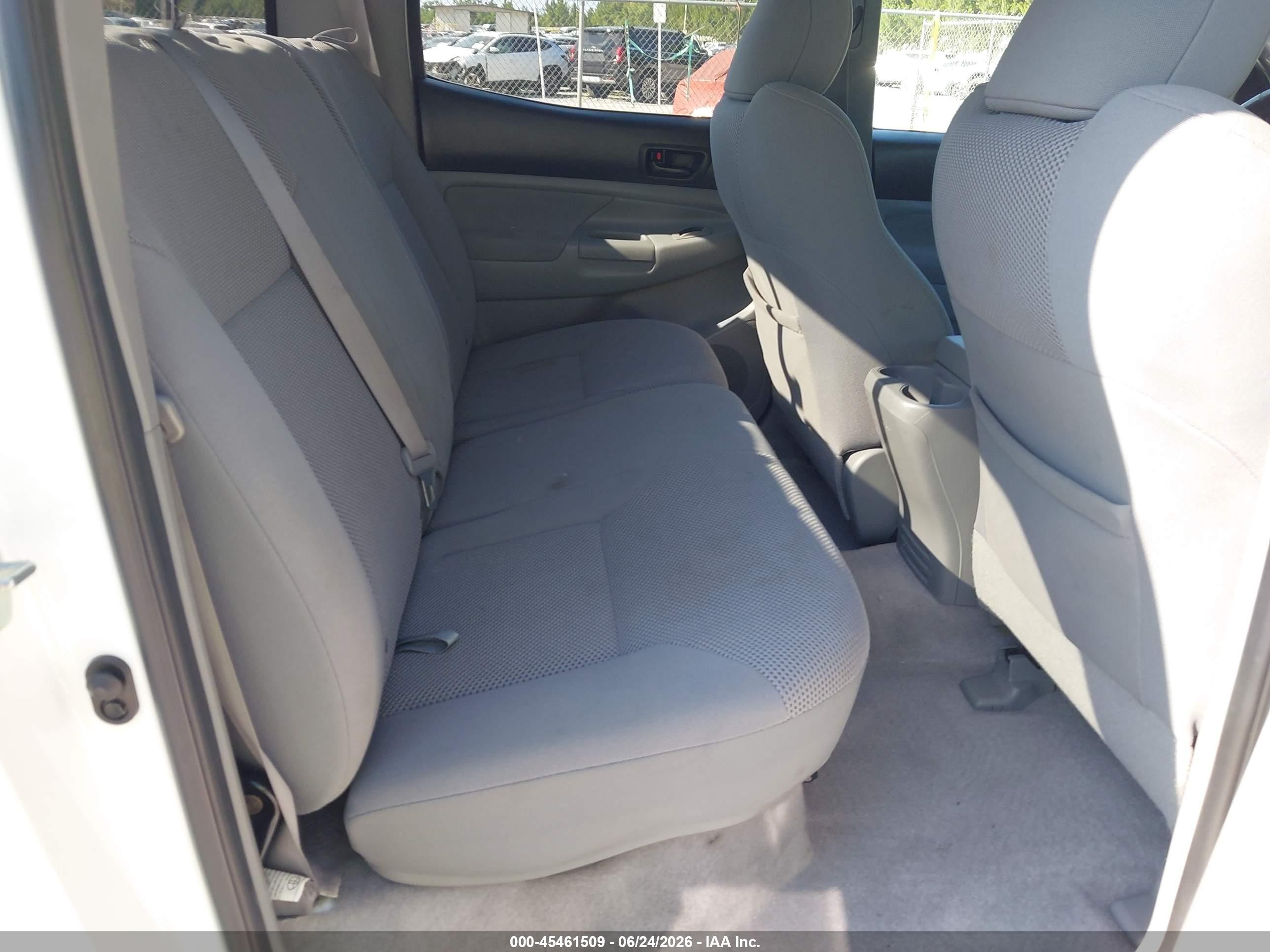2009 Toyota Tacoma Prerunner V6 White vin: 3TMKU72N89M019937