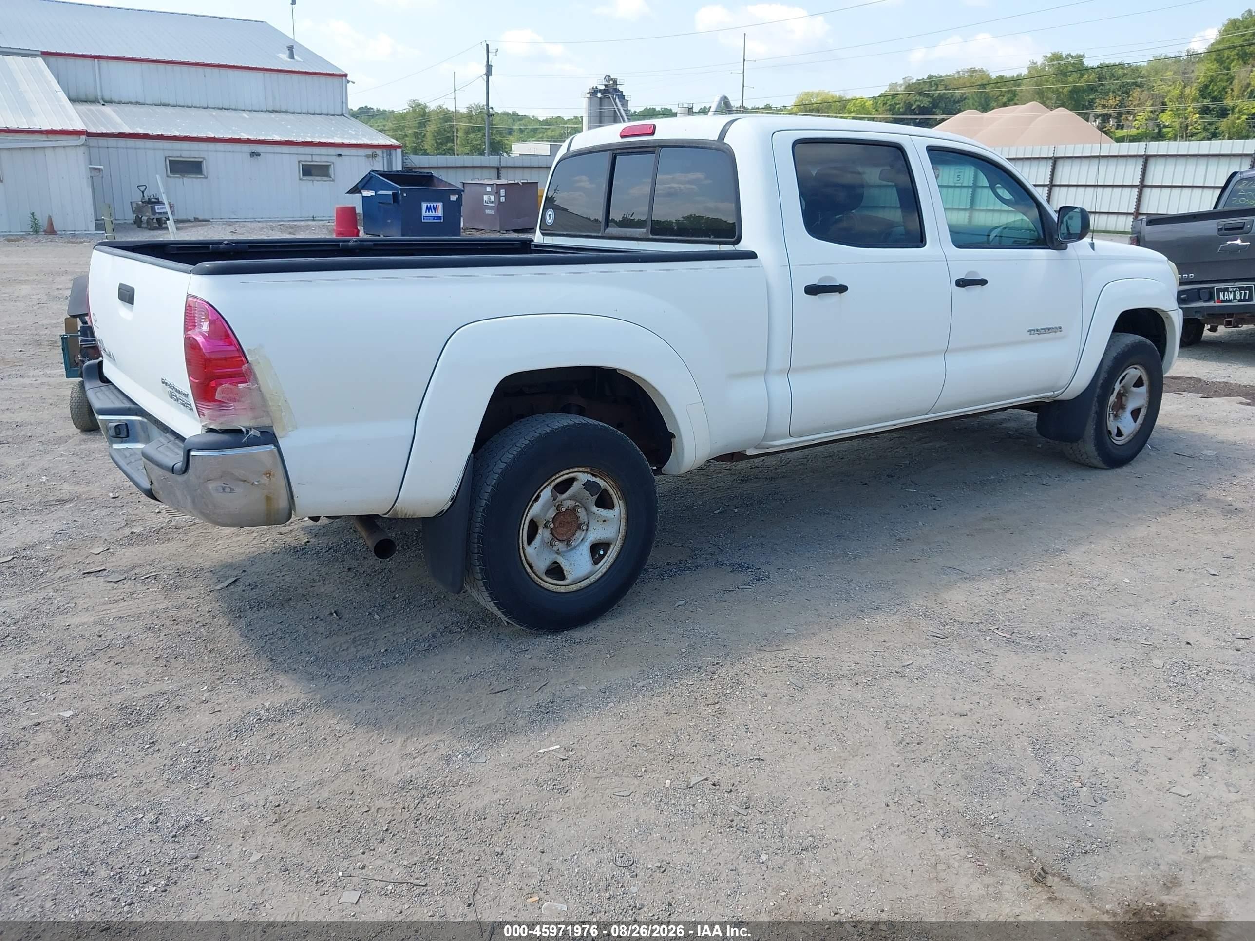 2005 Toyota Tacoma Prerunner V6 White vin: 3TMKU72N95M004471