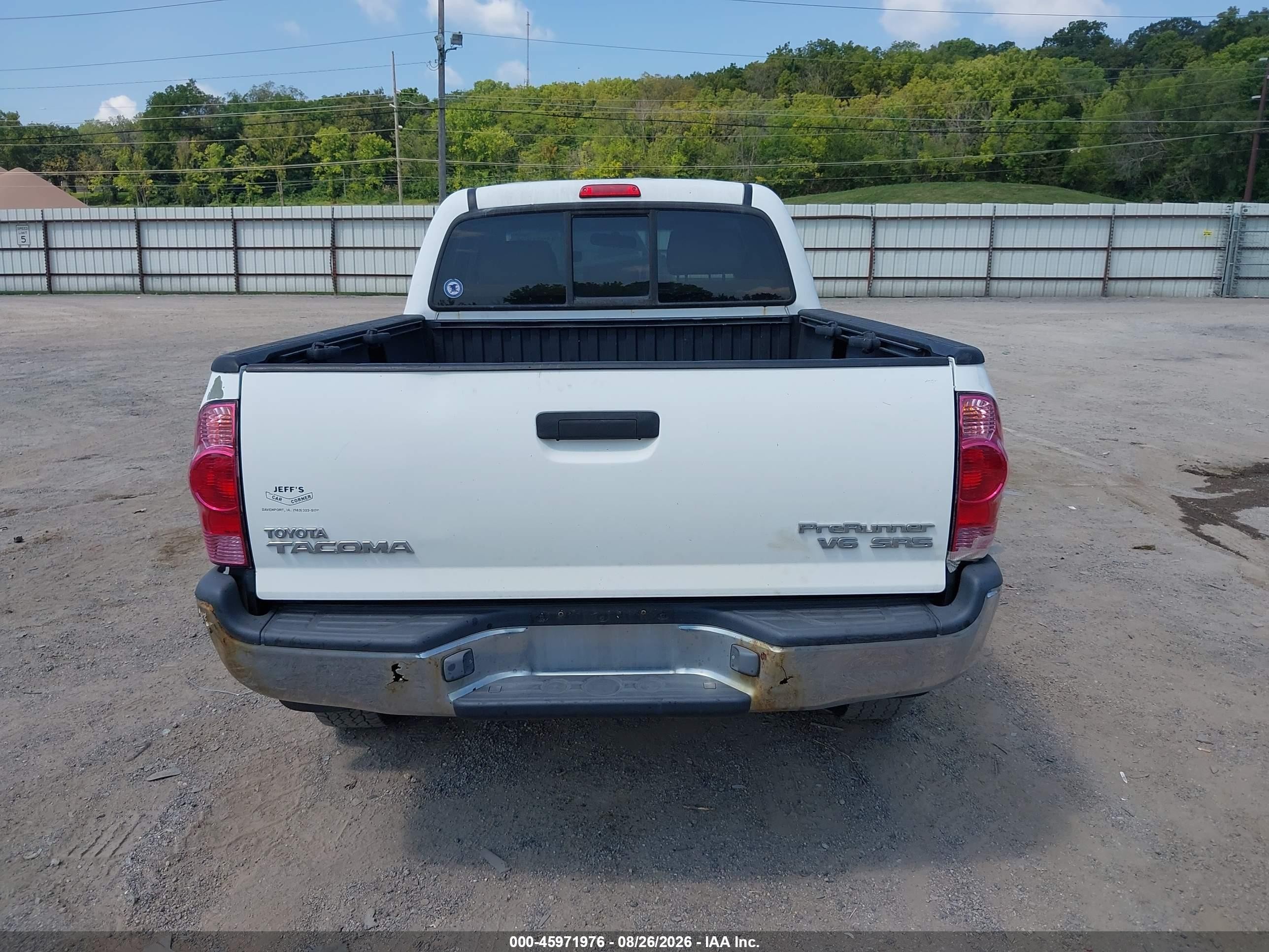 2005 Toyota Tacoma Prerunner V6 White vin: 3TMKU72N95M004471
