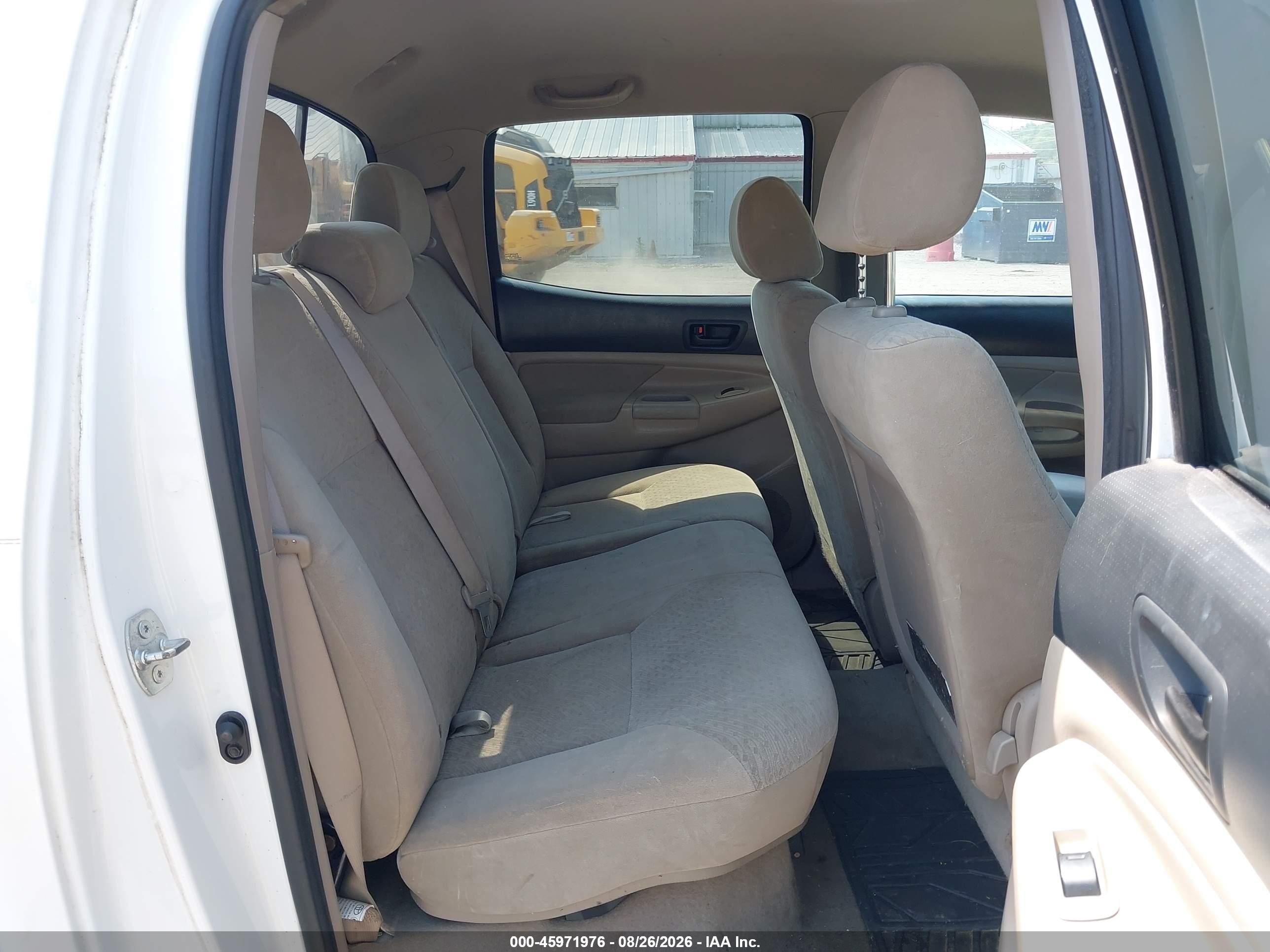2005 Toyota Tacoma Prerunner V6 White vin: 3TMKU72N95M004471
