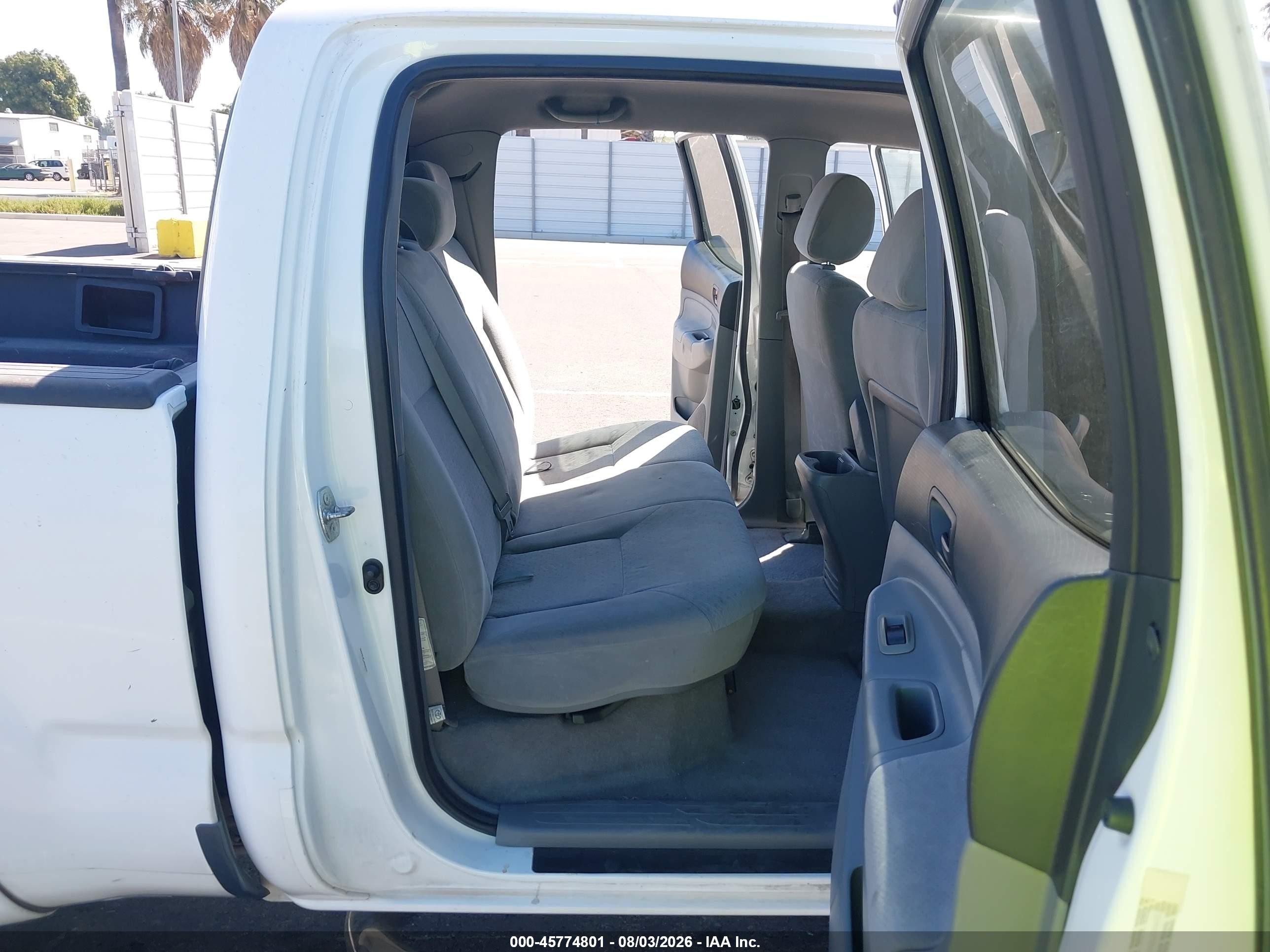 2006 Toyota Tacoma Prerunner V6 White vin: 3TMKU72NX6M005677