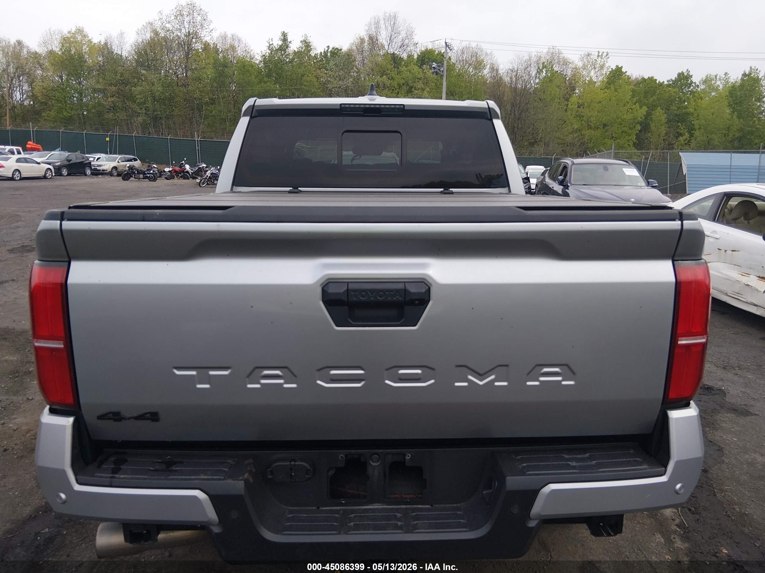 2024 Toyota Tacoma Trd Off Road Silver vin: 3TMLB5JN1RM038457