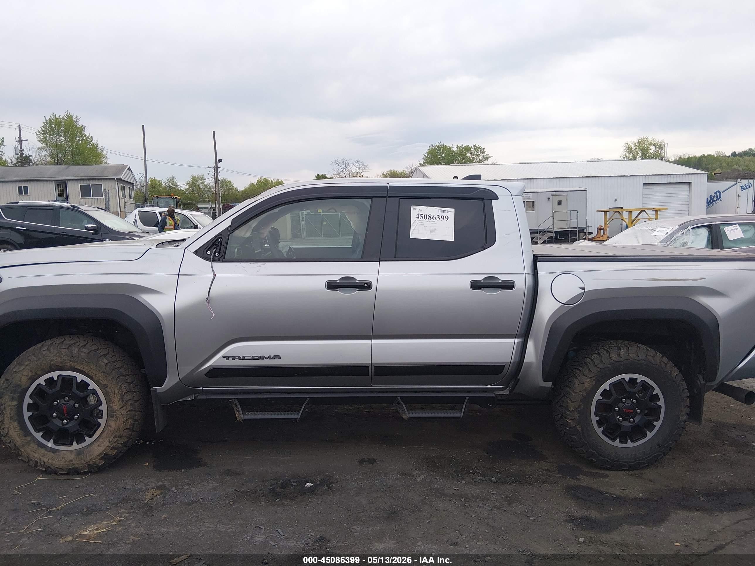 2024 Toyota Tacoma Trd Off Road Silver vin: 3TMLB5JN1RM038457