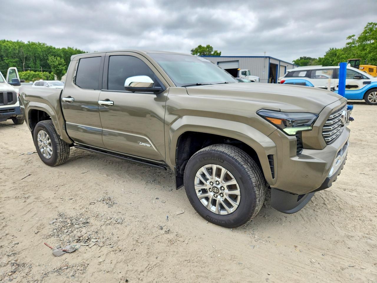 2025 Toyota Tacoma Limited Зеленый vin: 3TMLB5JN1SM108710