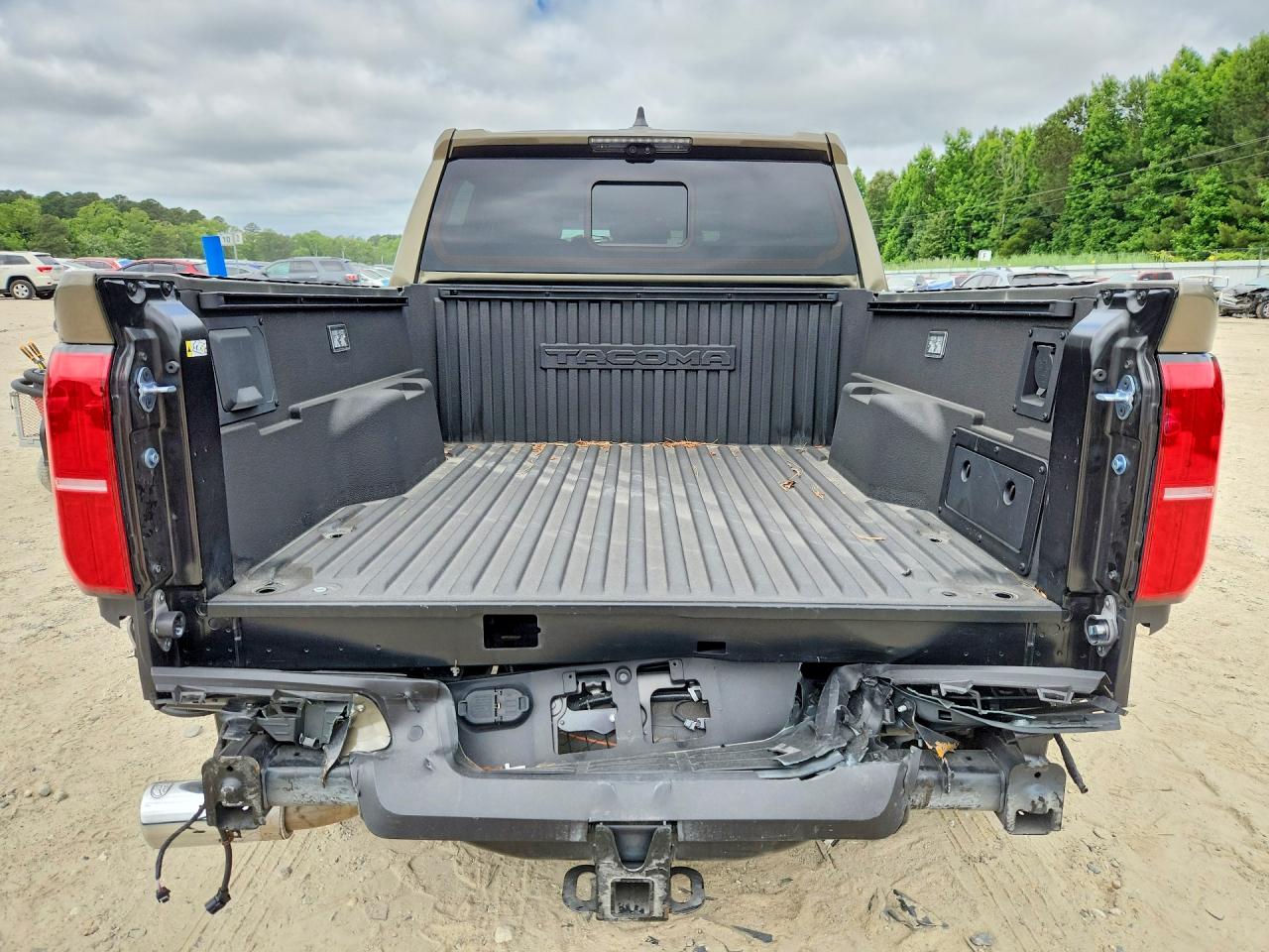 2025 Toyota Tacoma Limited Зеленый vin: 3TMLB5JN1SM108710