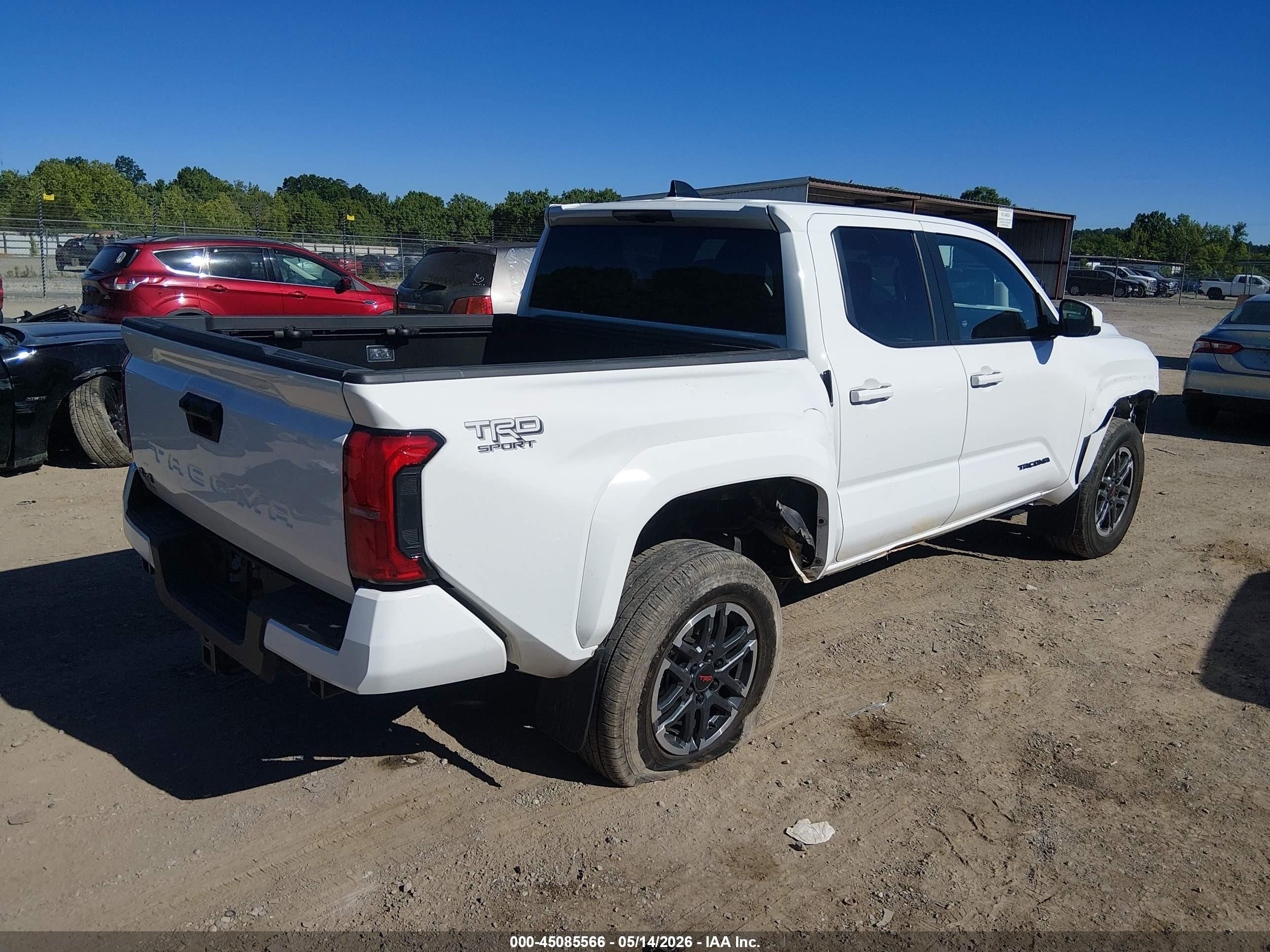 2024 Toyota Tacoma Trd Sport White vin: 3TMLB5JN6RM012677