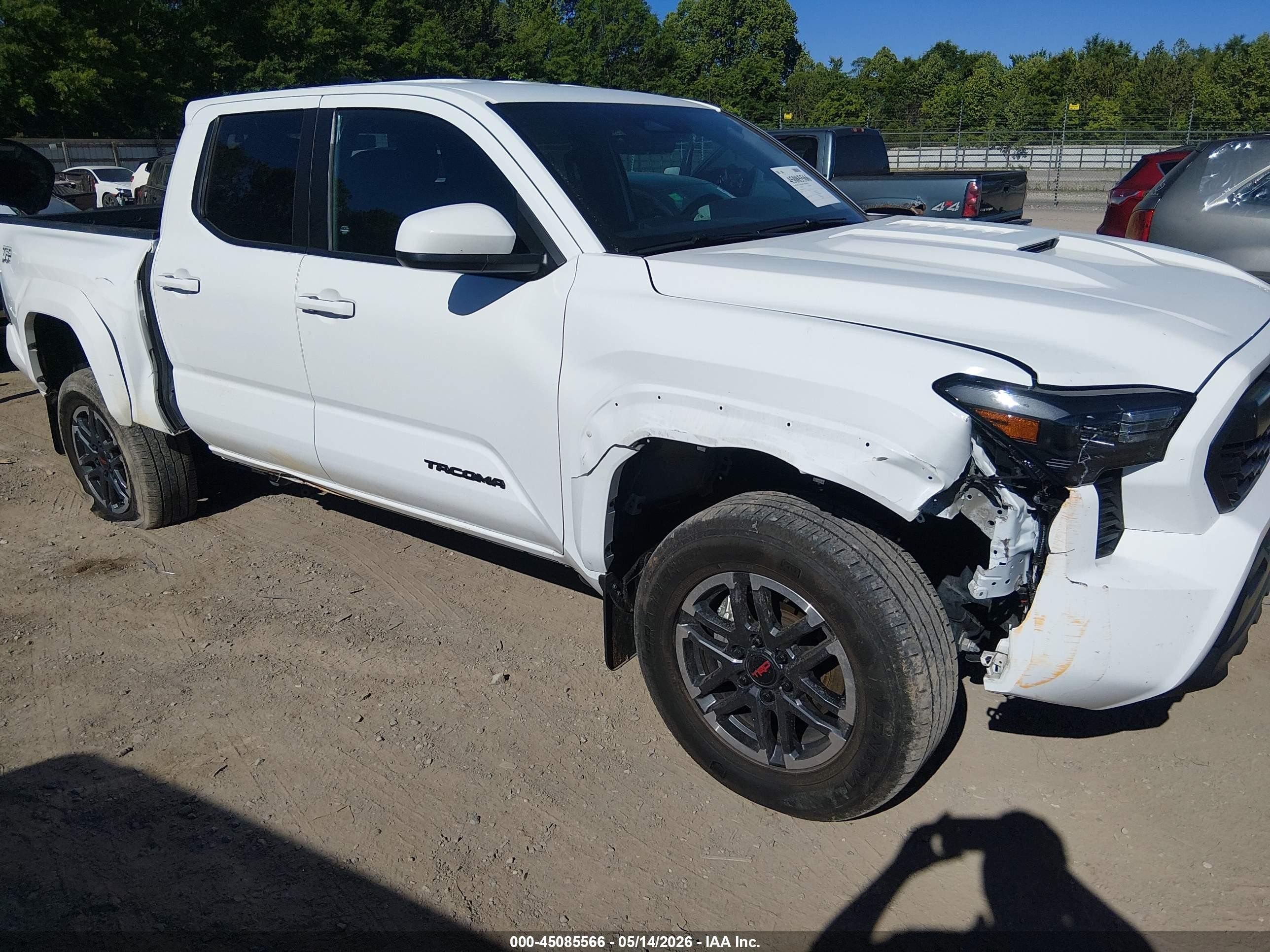 2024 Toyota Tacoma Trd Sport White vin: 3TMLB5JN6RM012677