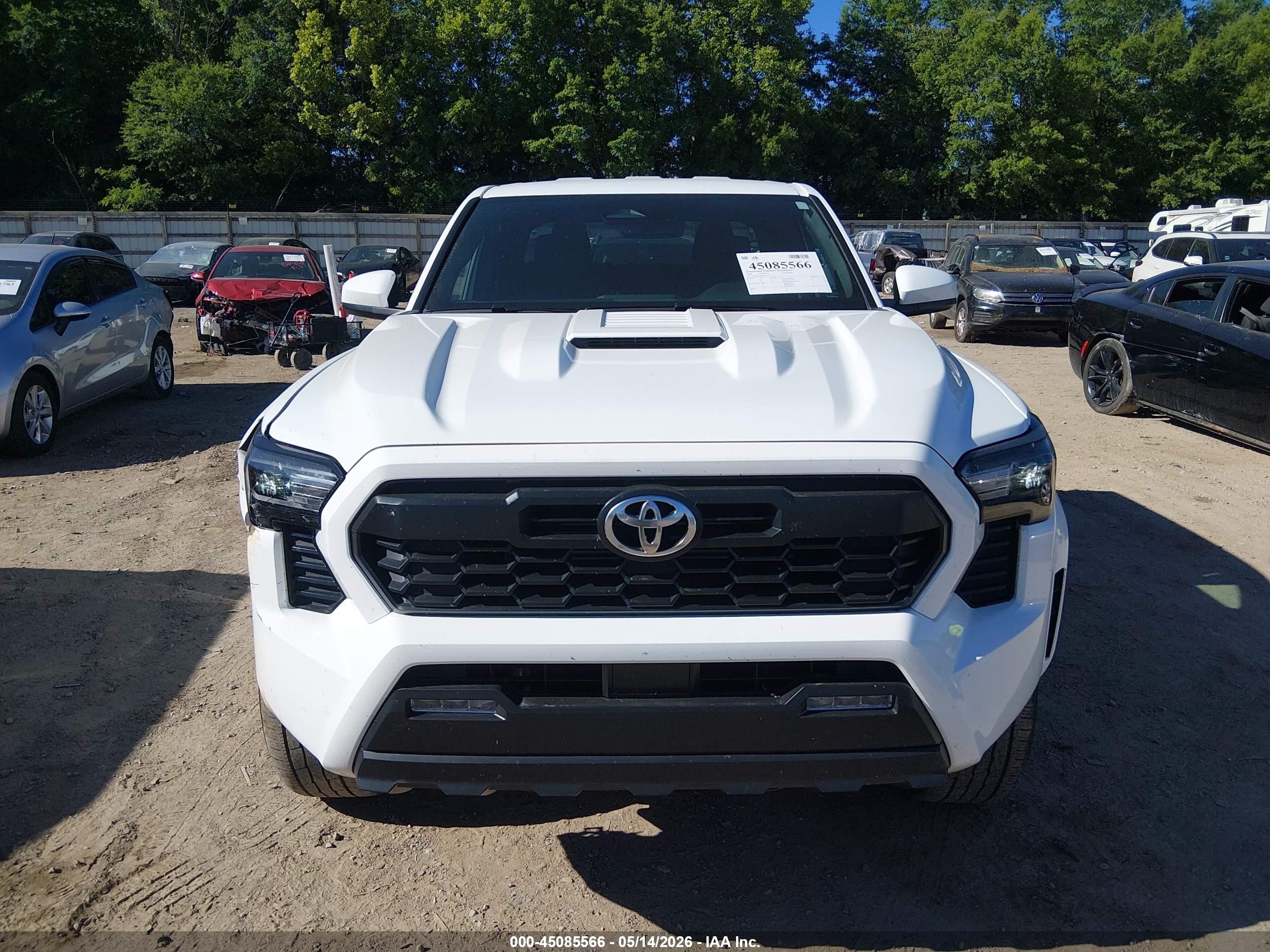 2024 Toyota Tacoma Trd Sport White vin: 3TMLB5JN6RM012677