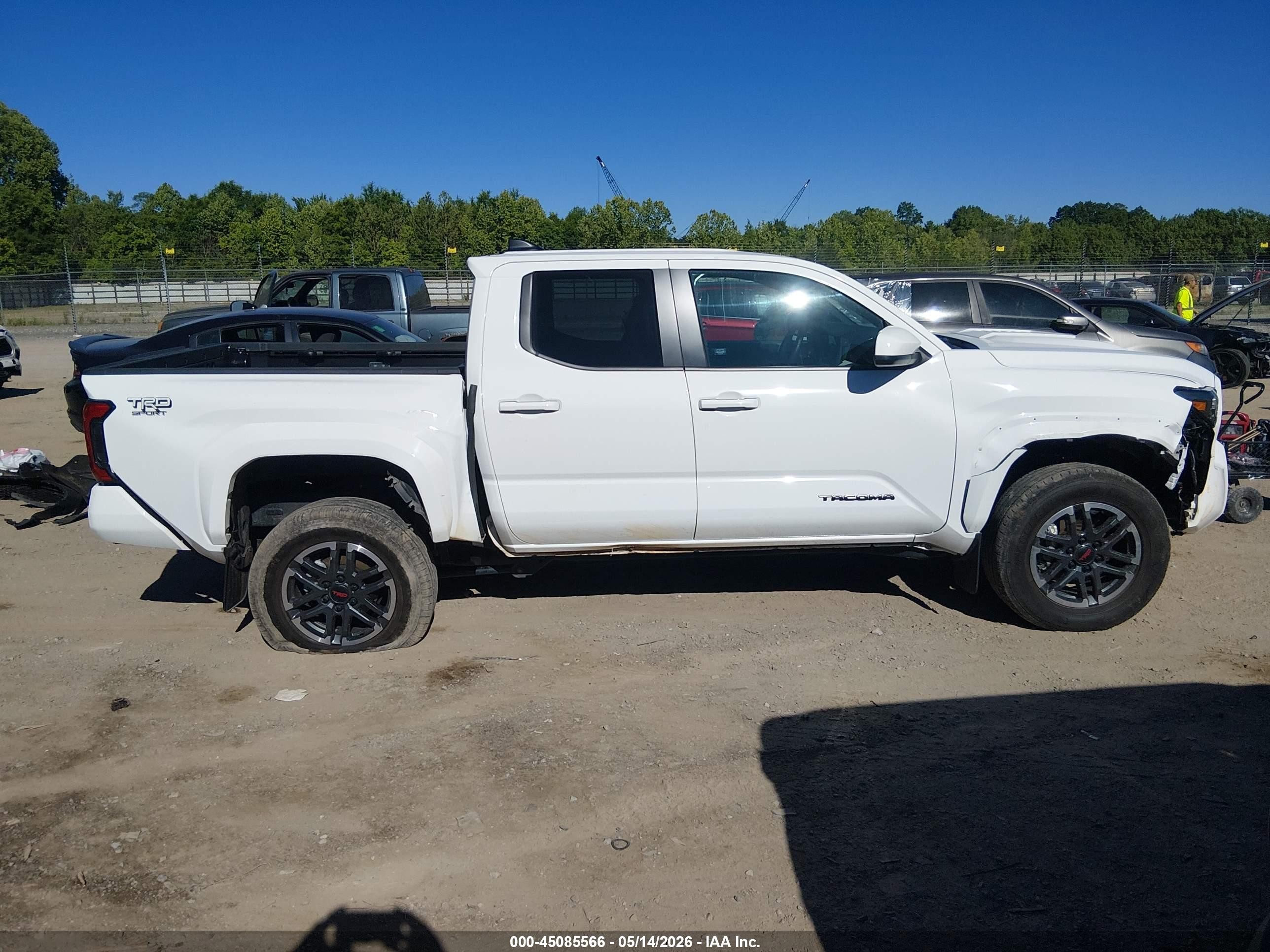 2024 Toyota Tacoma Trd Sport White vin: 3TMLB5JN6RM012677