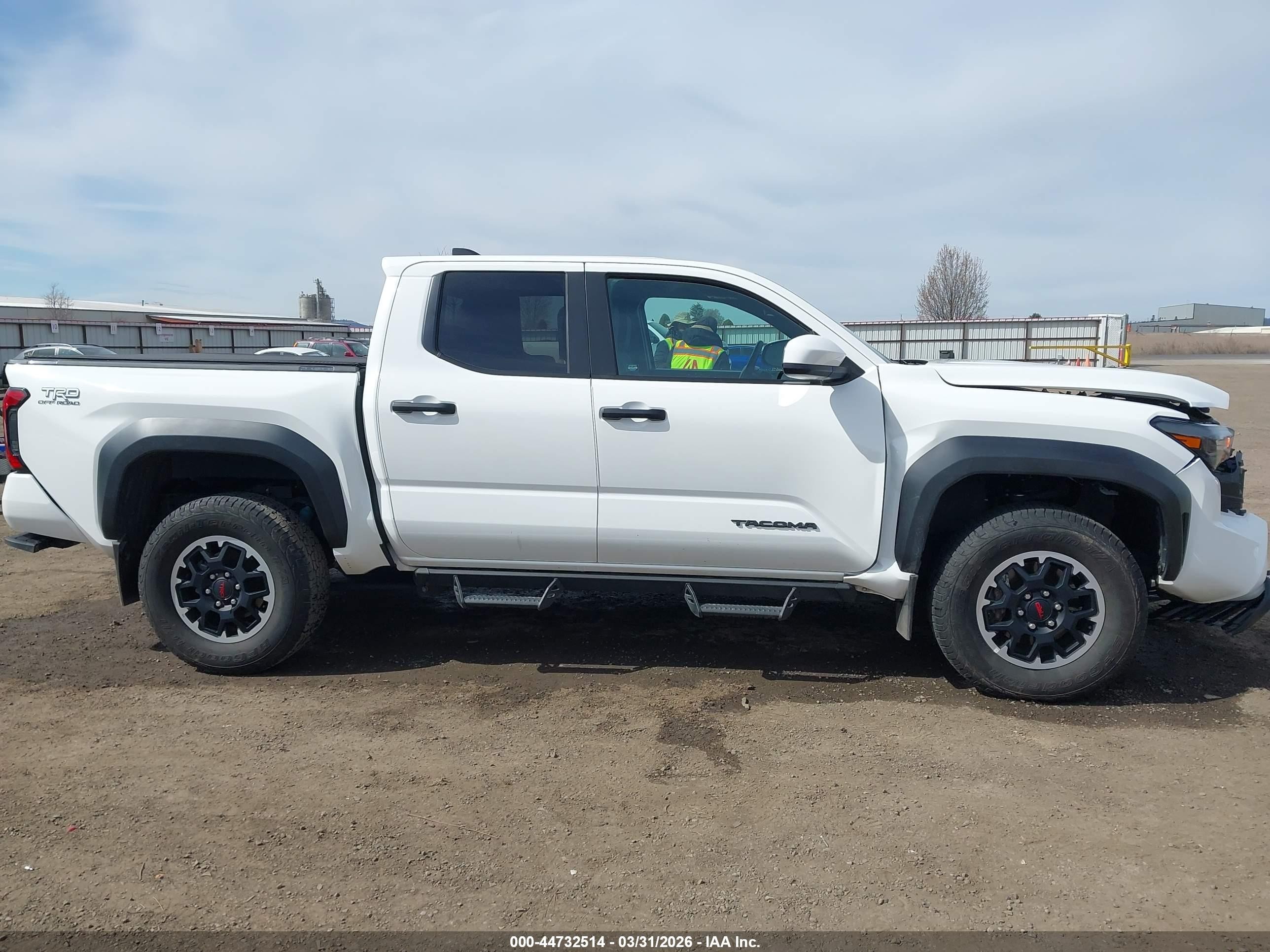 2024 Toyota Tacoma Trd Off Road Белый vin: 3TMLB5JN7RM040780