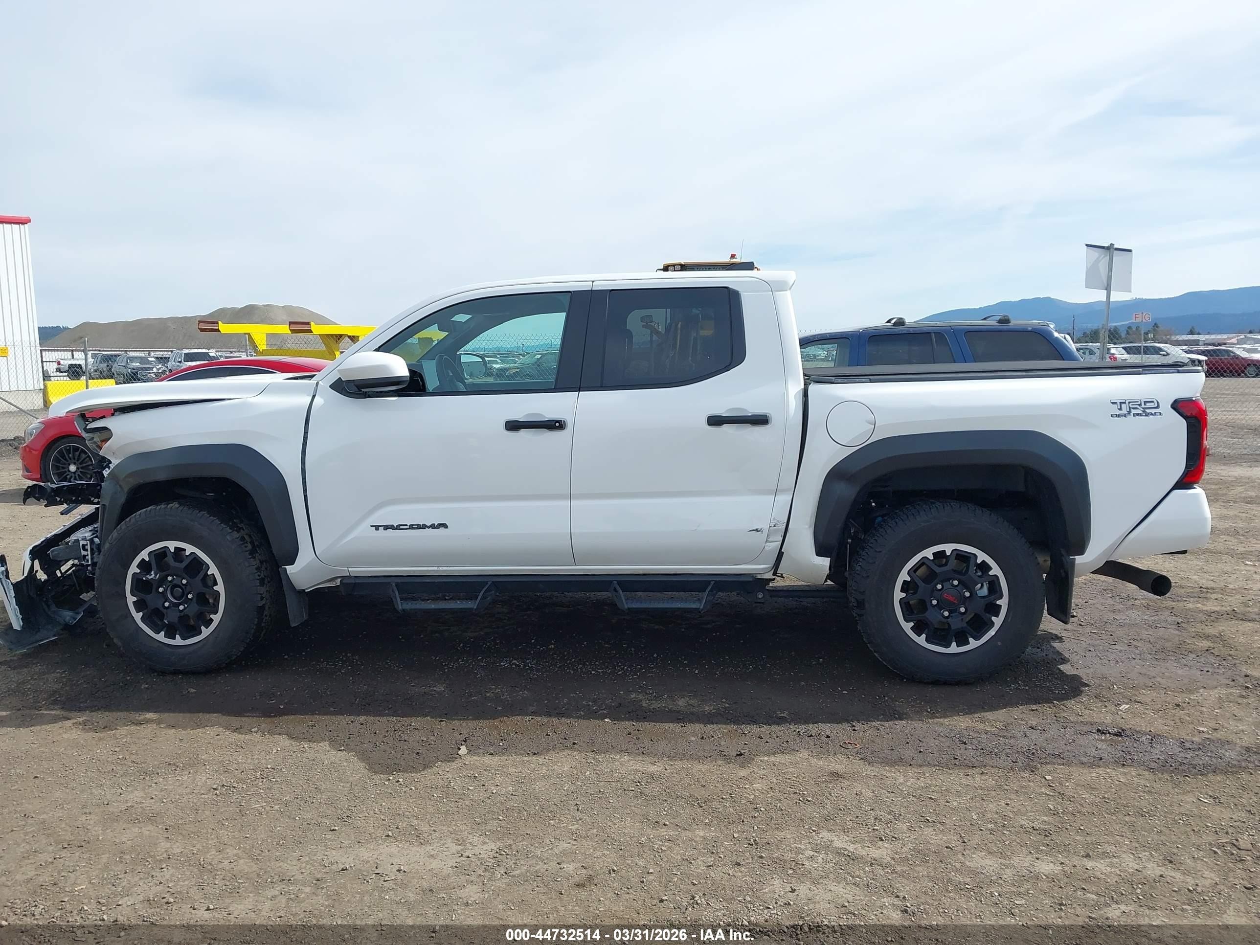 2024 Toyota Tacoma Trd Off Road Белый vin: 3TMLB5JN7RM040780