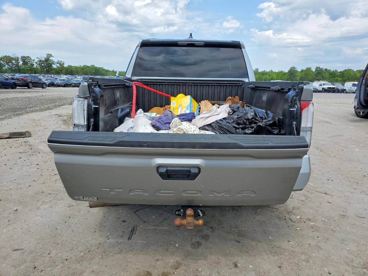 2025 Toyota Tacoma Sr5 Silver vin: 3TMLB5JN7SM181774