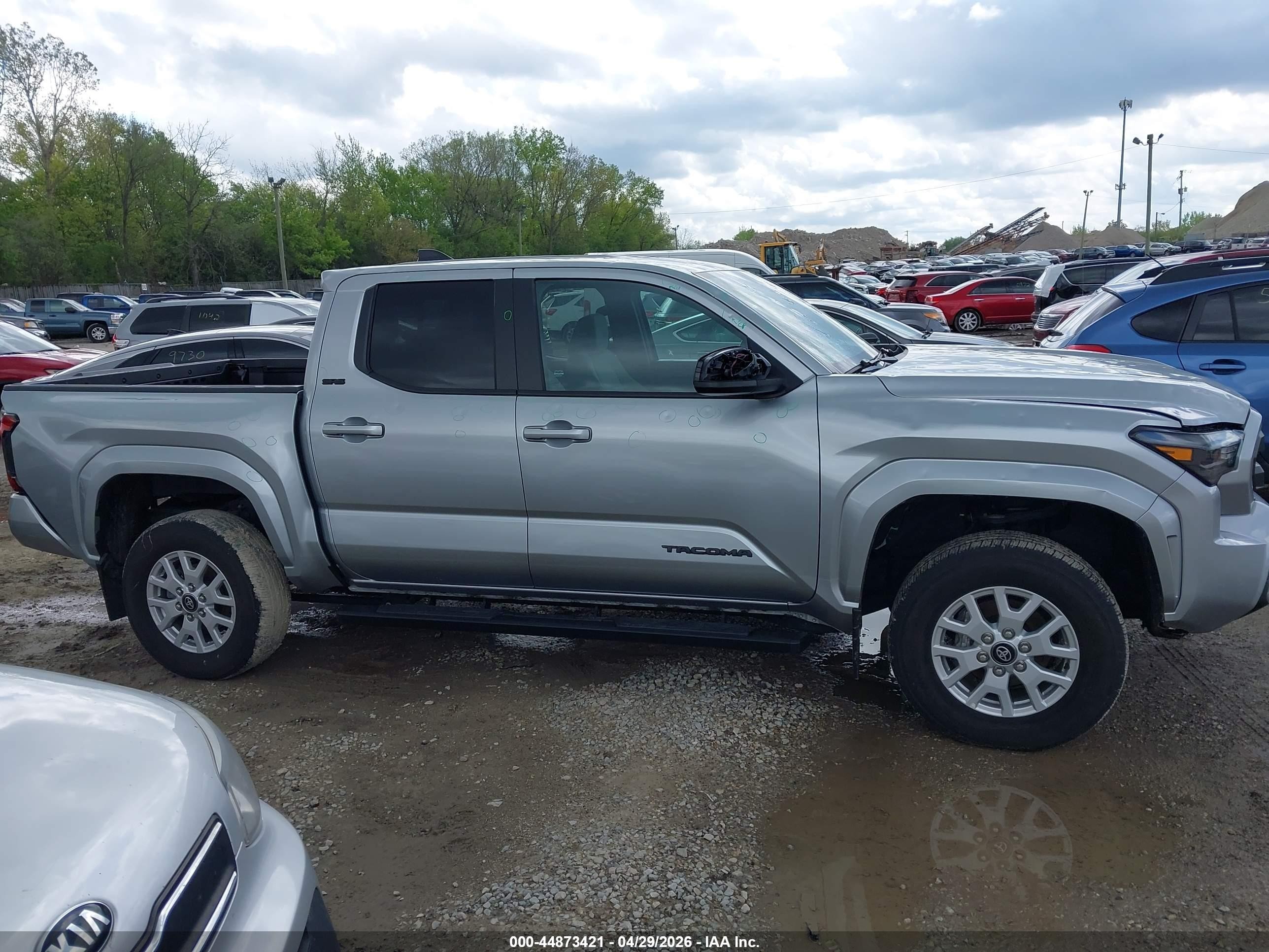 2024 Toyota Tacoma Sr5 Silver vin: 3TMLB5JN8RM051562