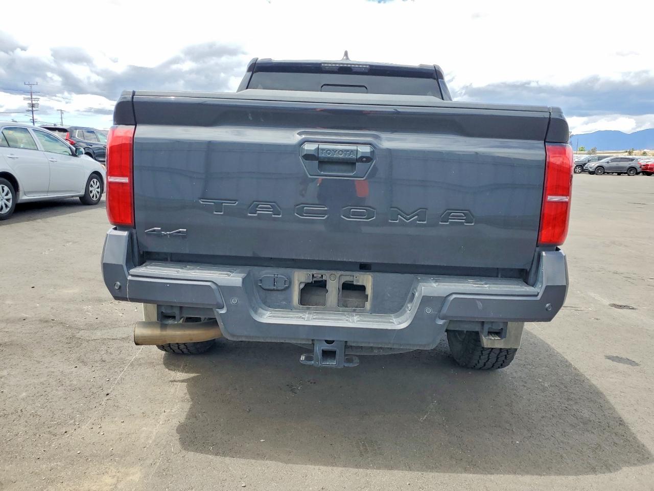 2024 Toyota Tacoma Trd Sport Gray vin: 3TMLB5JN9RM072839