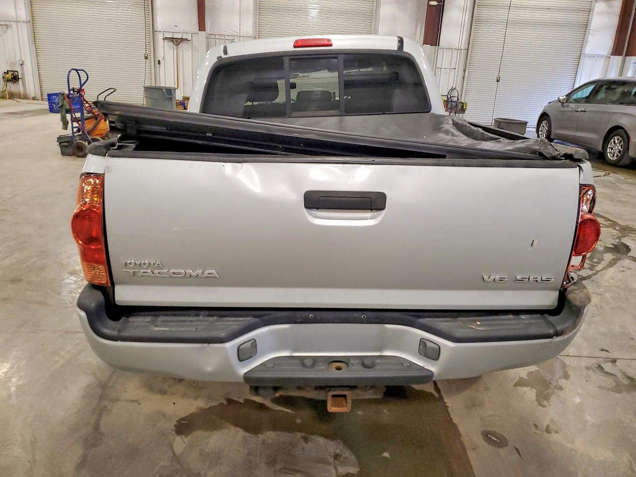 2005 Toyota Tacoma Double Cab Silver vin: 3TMLU42N05M001347