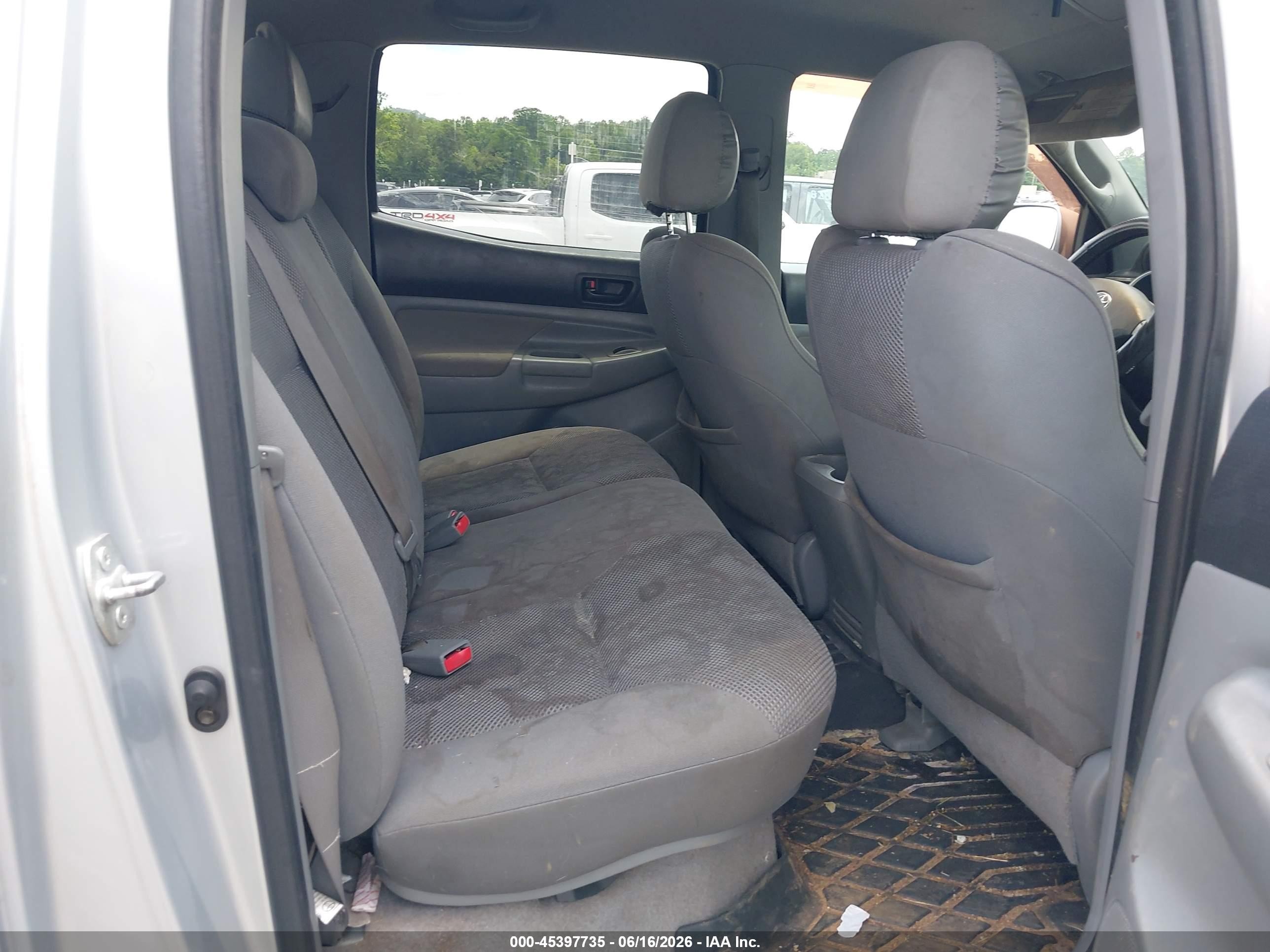 2006 Toyota Tacoma Base V6 Silver vin: 3TMLU42N26M004705