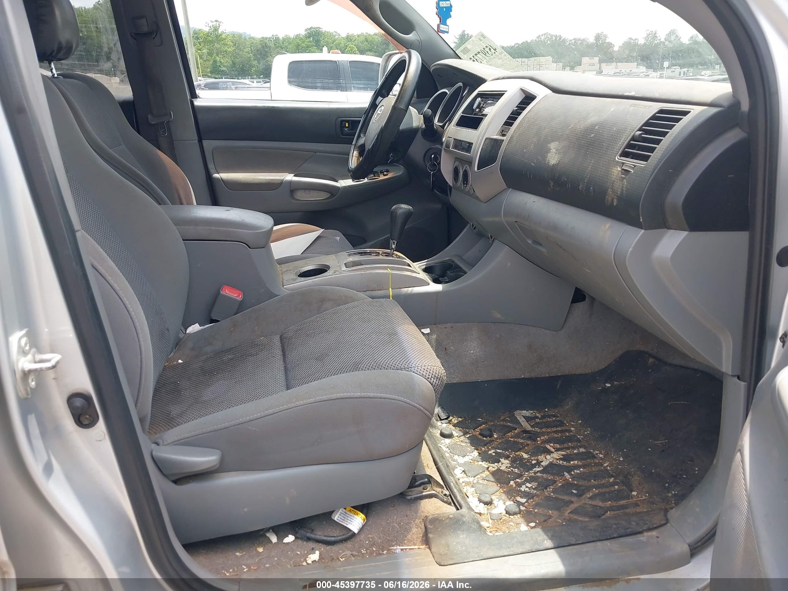 2006 Toyota Tacoma Base V6 Silver vin: 3TMLU42N26M004705
