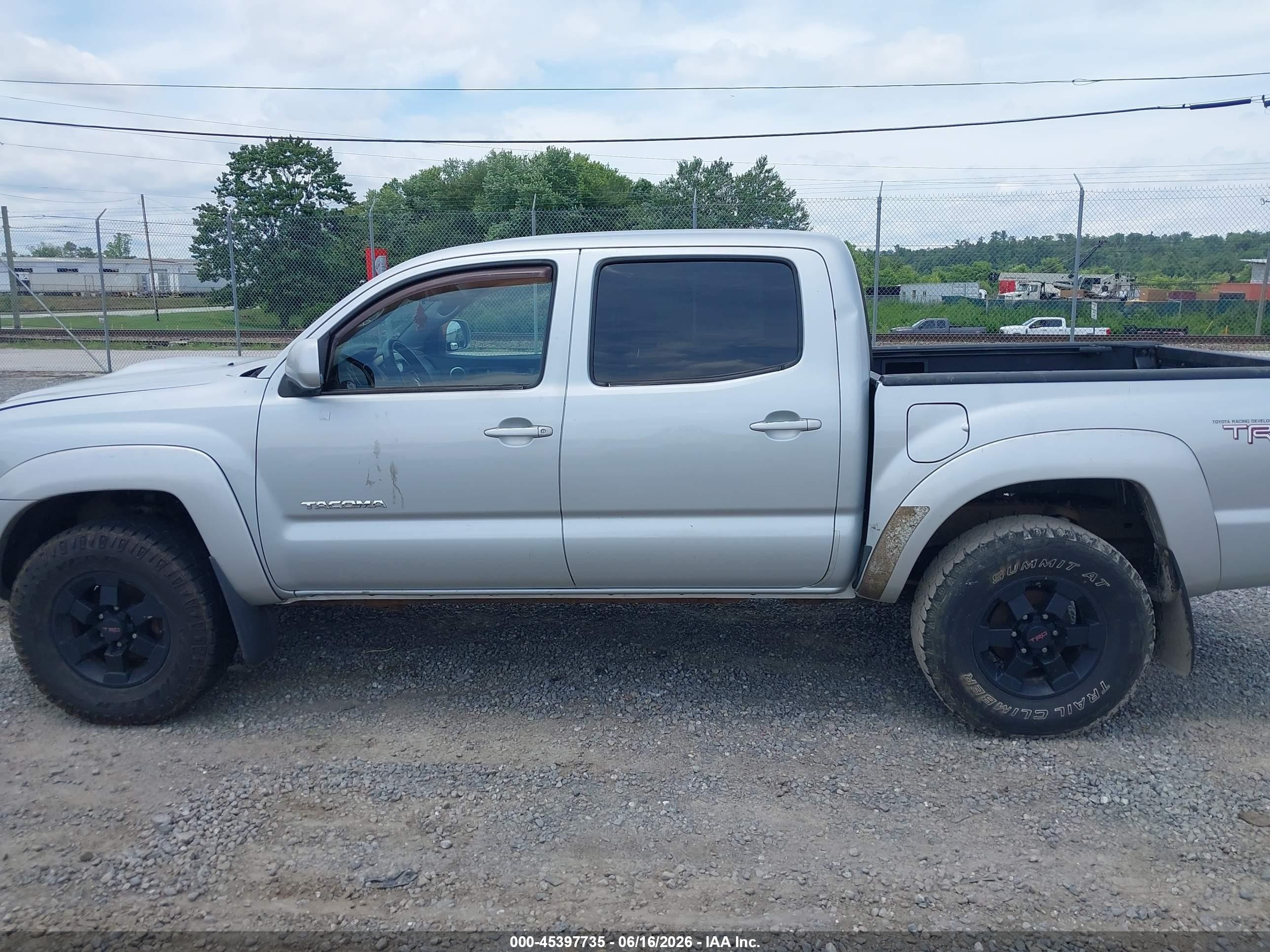 2006 Toyota Tacoma Base V6 Silver vin: 3TMLU42N26M004705