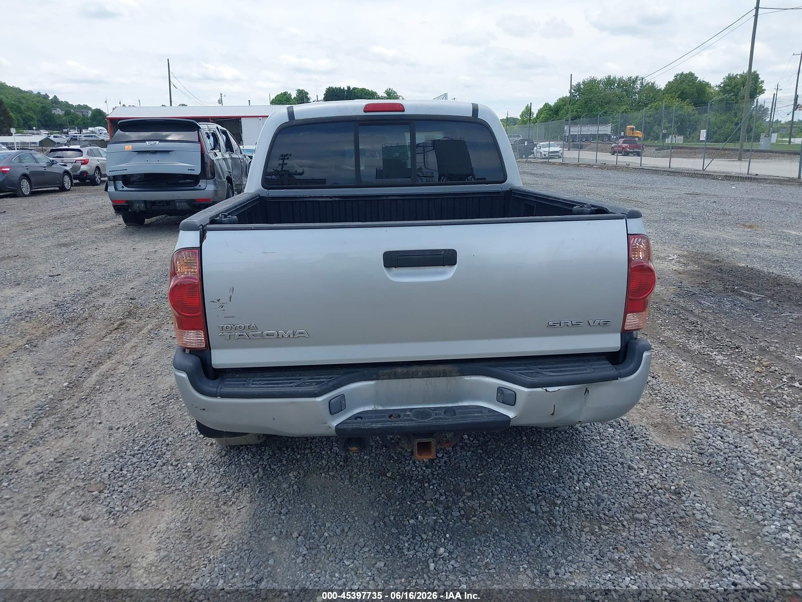2006 Toyota Tacoma Base V6 Silver vin: 3TMLU42N26M004705