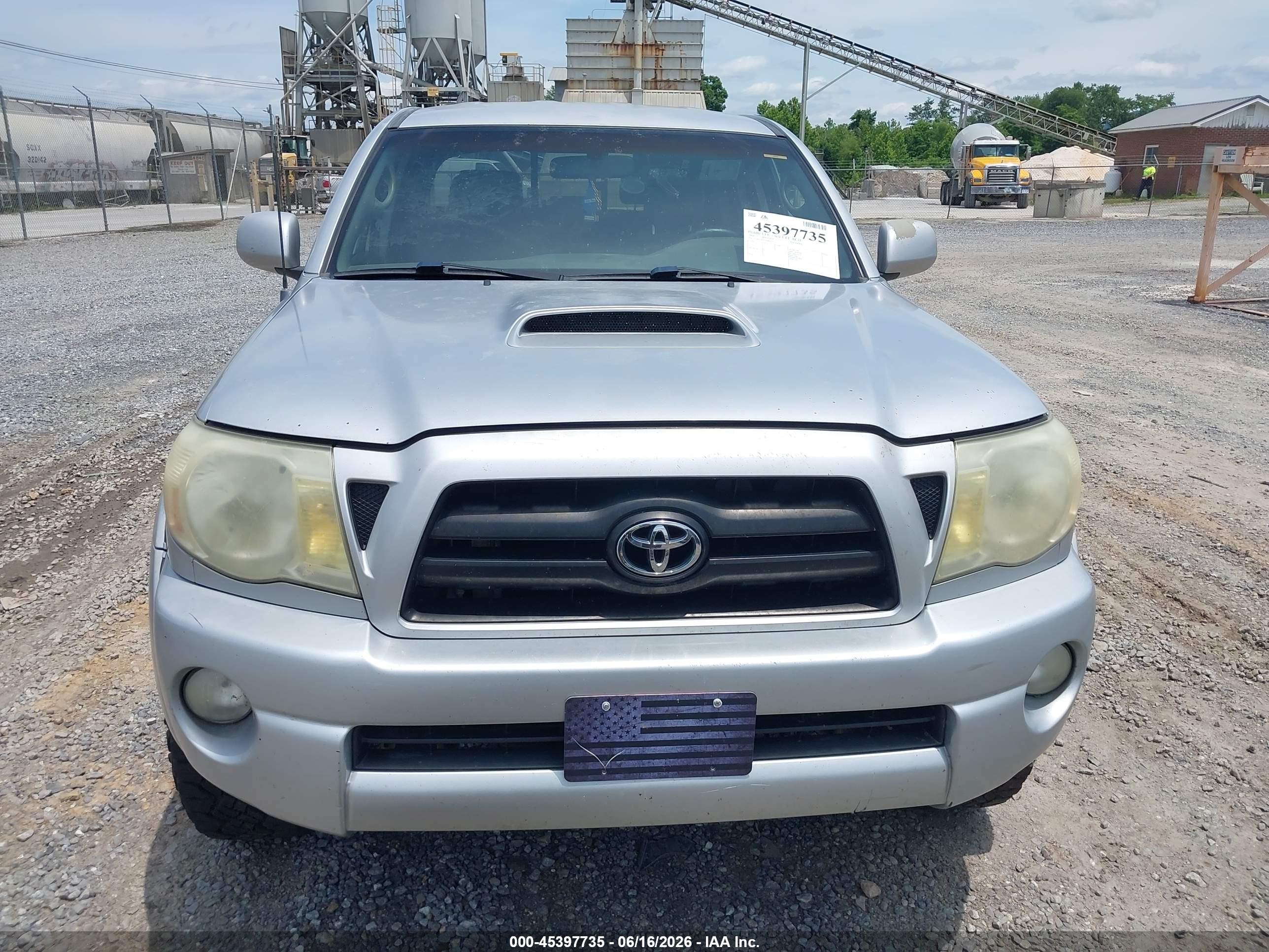 2006 Toyota Tacoma Base V6 Silver vin: 3TMLU42N26M004705