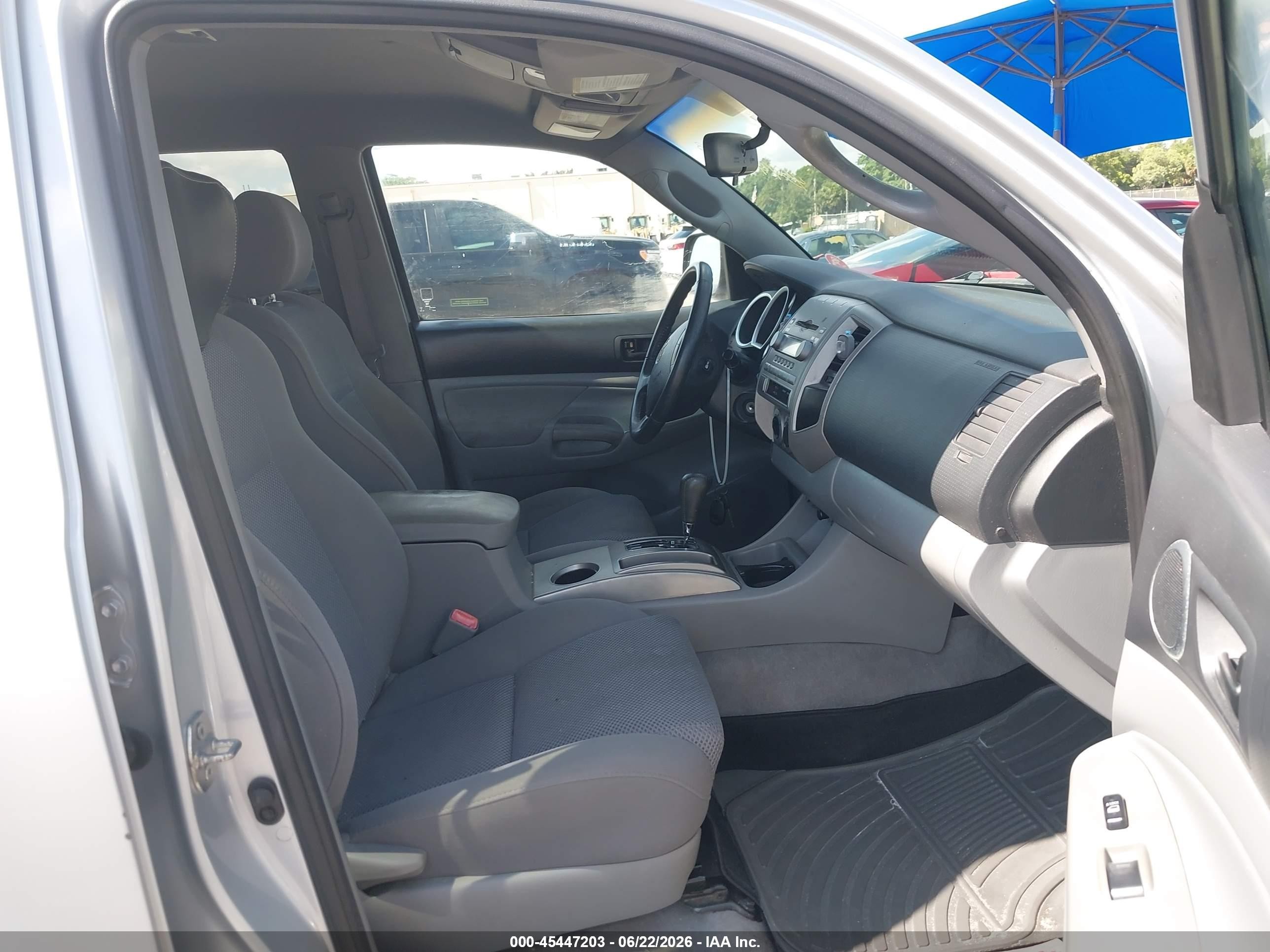 2005 Toyota Tacoma Base V6 Silver vin: 3TMLU42N45M002243