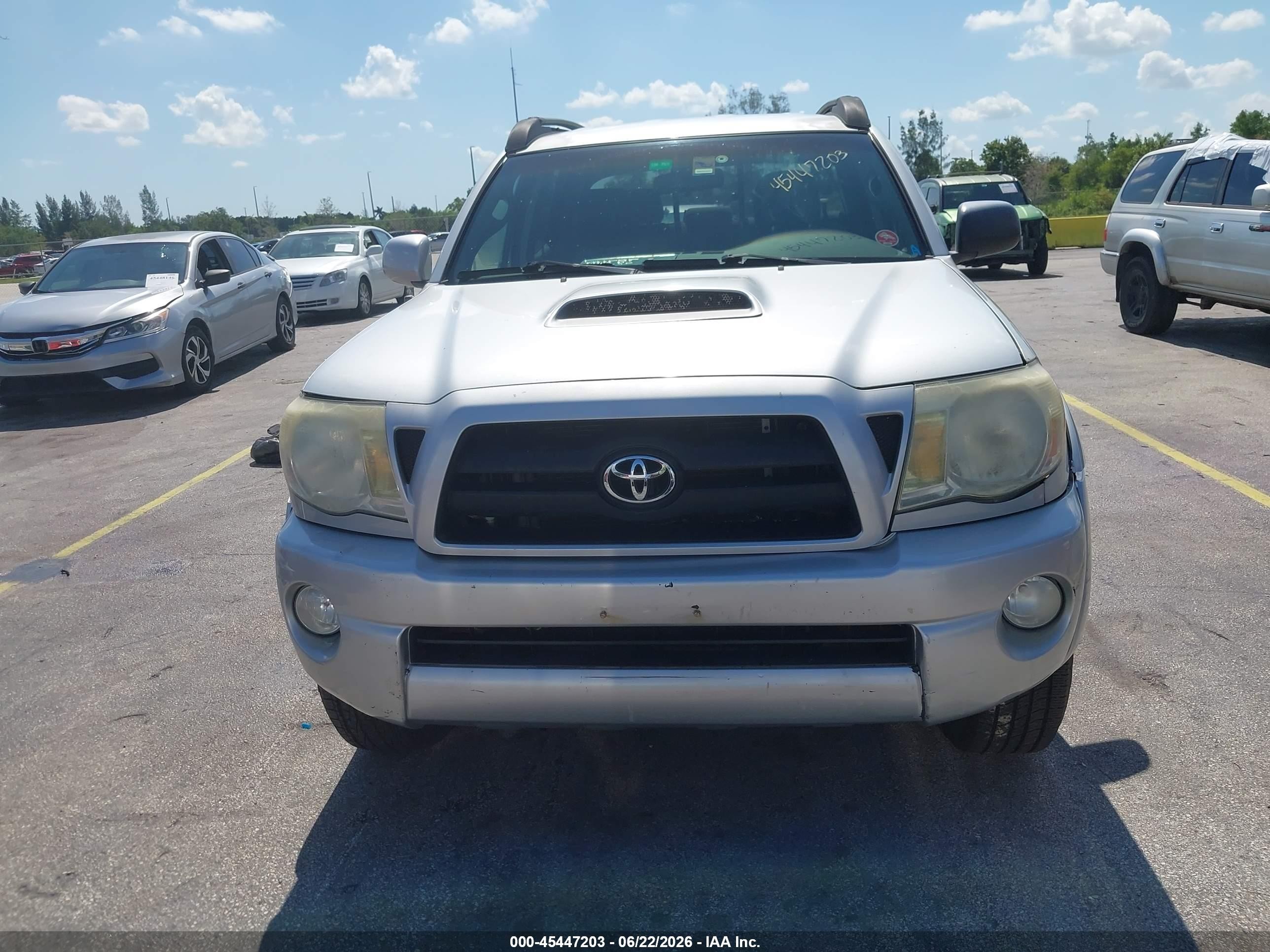 2005 Toyota Tacoma Base V6 Silver vin: 3TMLU42N45M002243