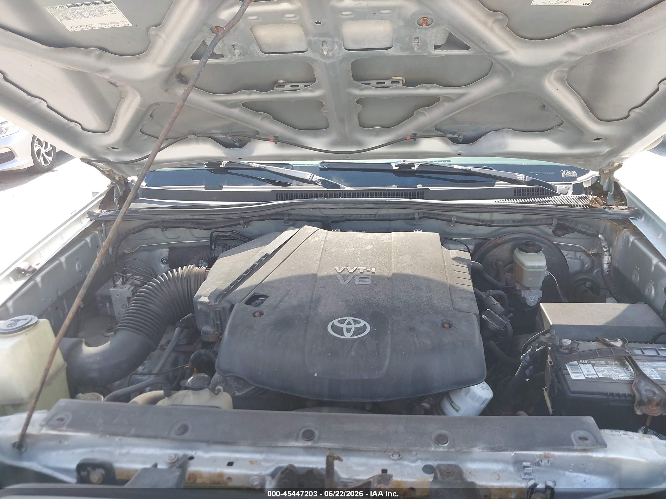 2005 Toyota Tacoma Base V6 Silver vin: 3TMLU42N45M002243