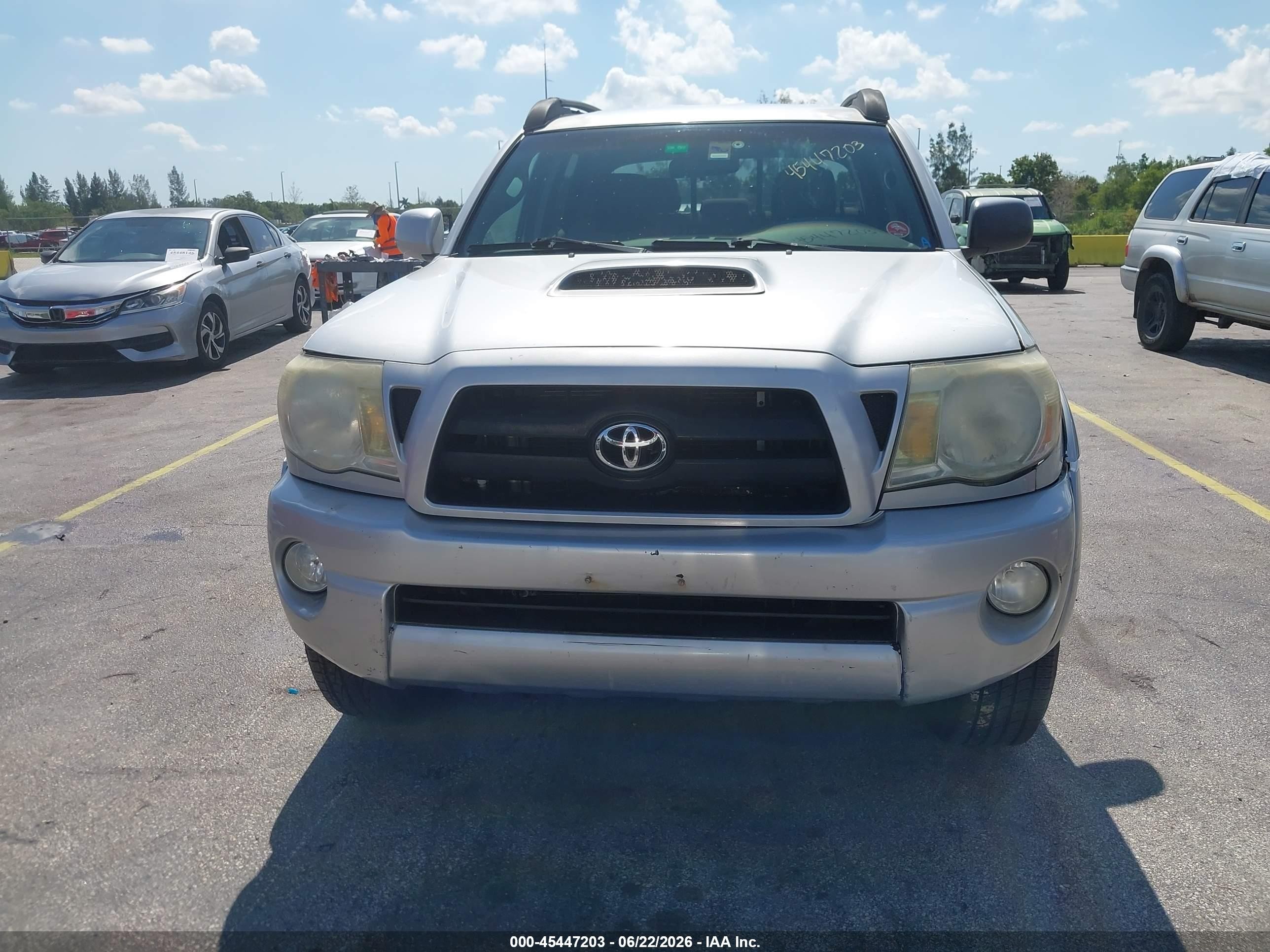 2005 Toyota Tacoma Base V6 Silver vin: 3TMLU42N45M002243