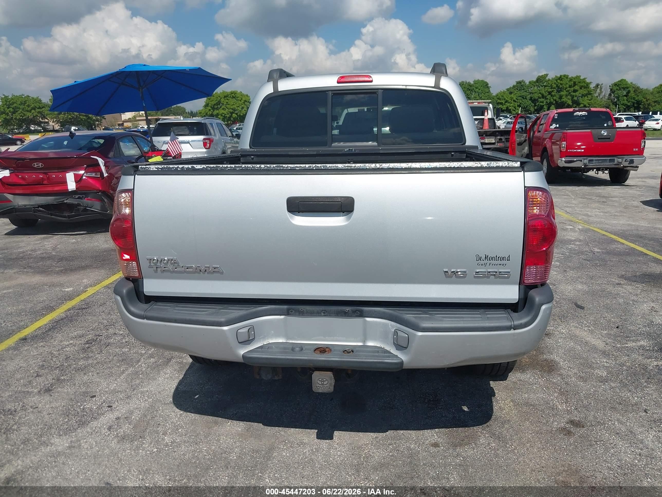 2005 Toyota Tacoma Base V6 Silver vin: 3TMLU42N45M002243