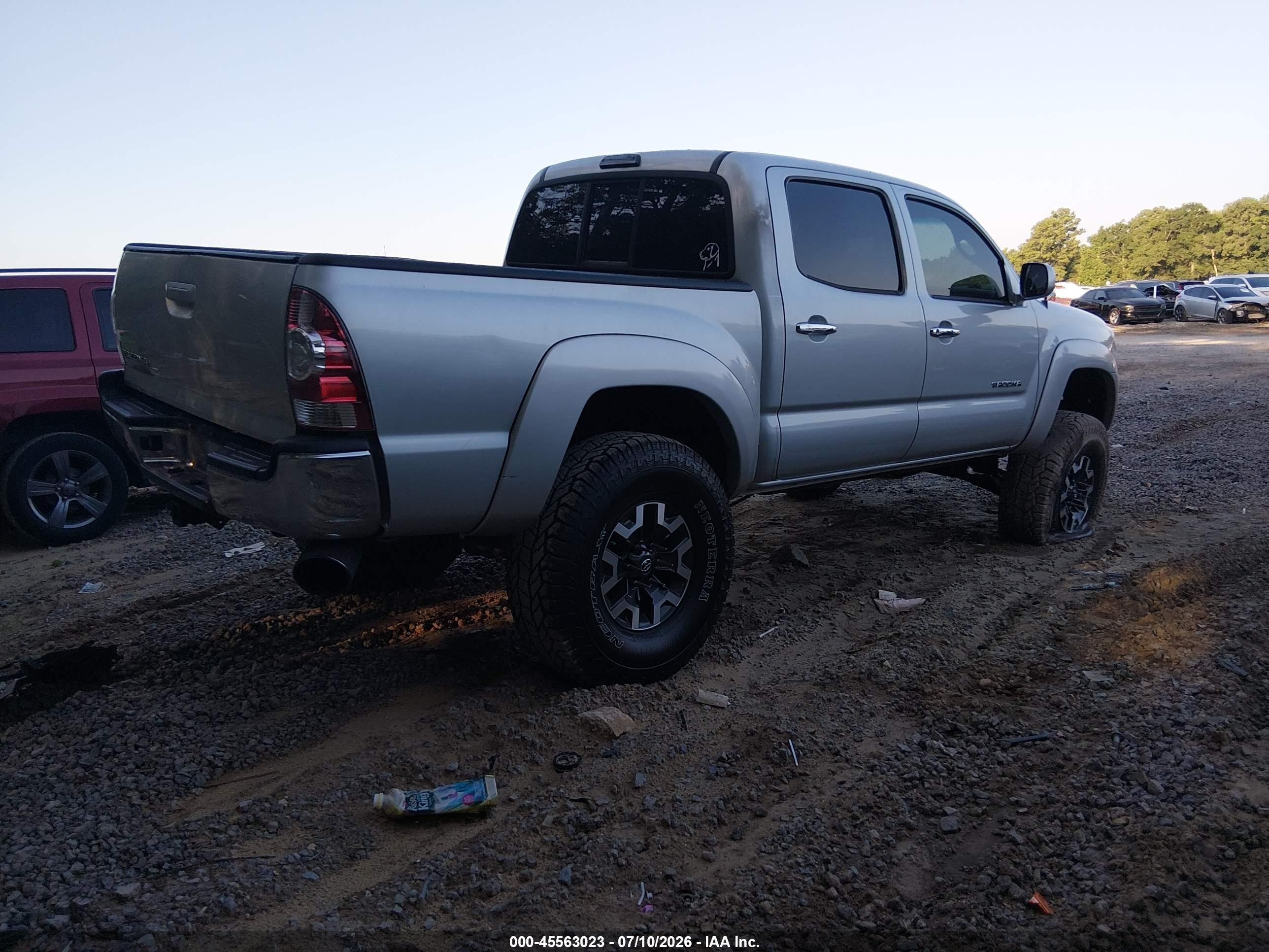 2007 Toyota Tacoma Base V6 Silver vin: 3TMLU42NX7M013329