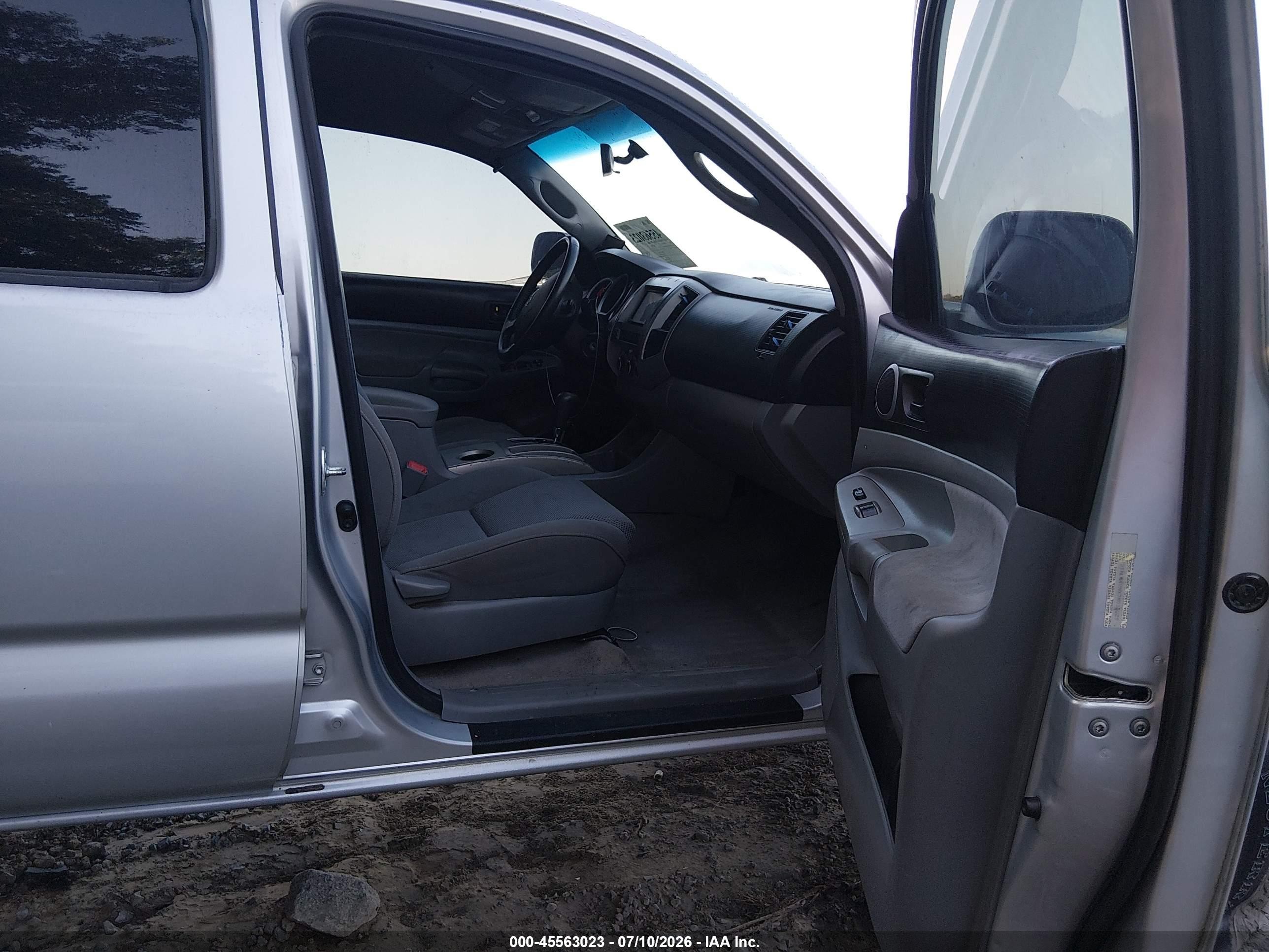 2007 Toyota Tacoma Base V6 Silver vin: 3TMLU42NX7M013329