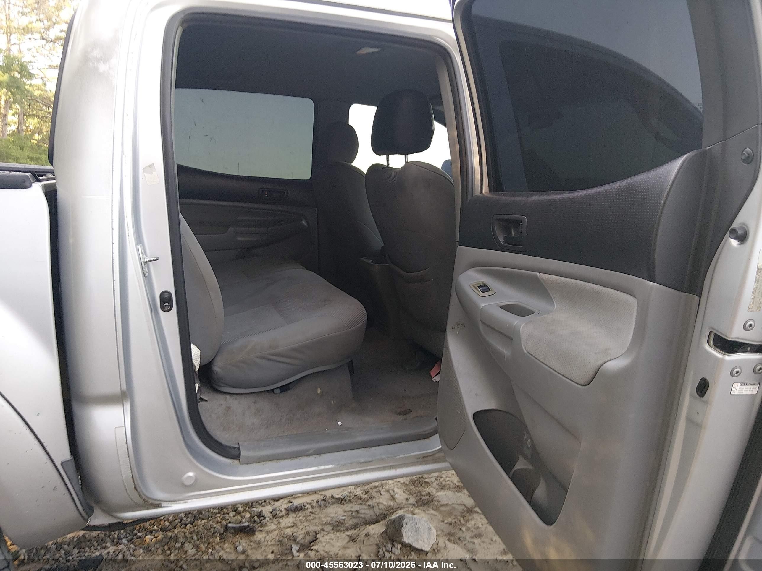 2007 Toyota Tacoma Base V6 Silver vin: 3TMLU42NX7M013329