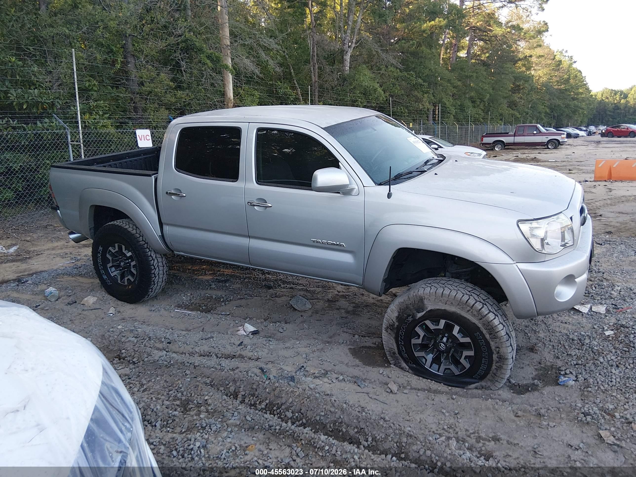 2007 Toyota Tacoma Base V6 Silver vin: 3TMLU42NX7M013329