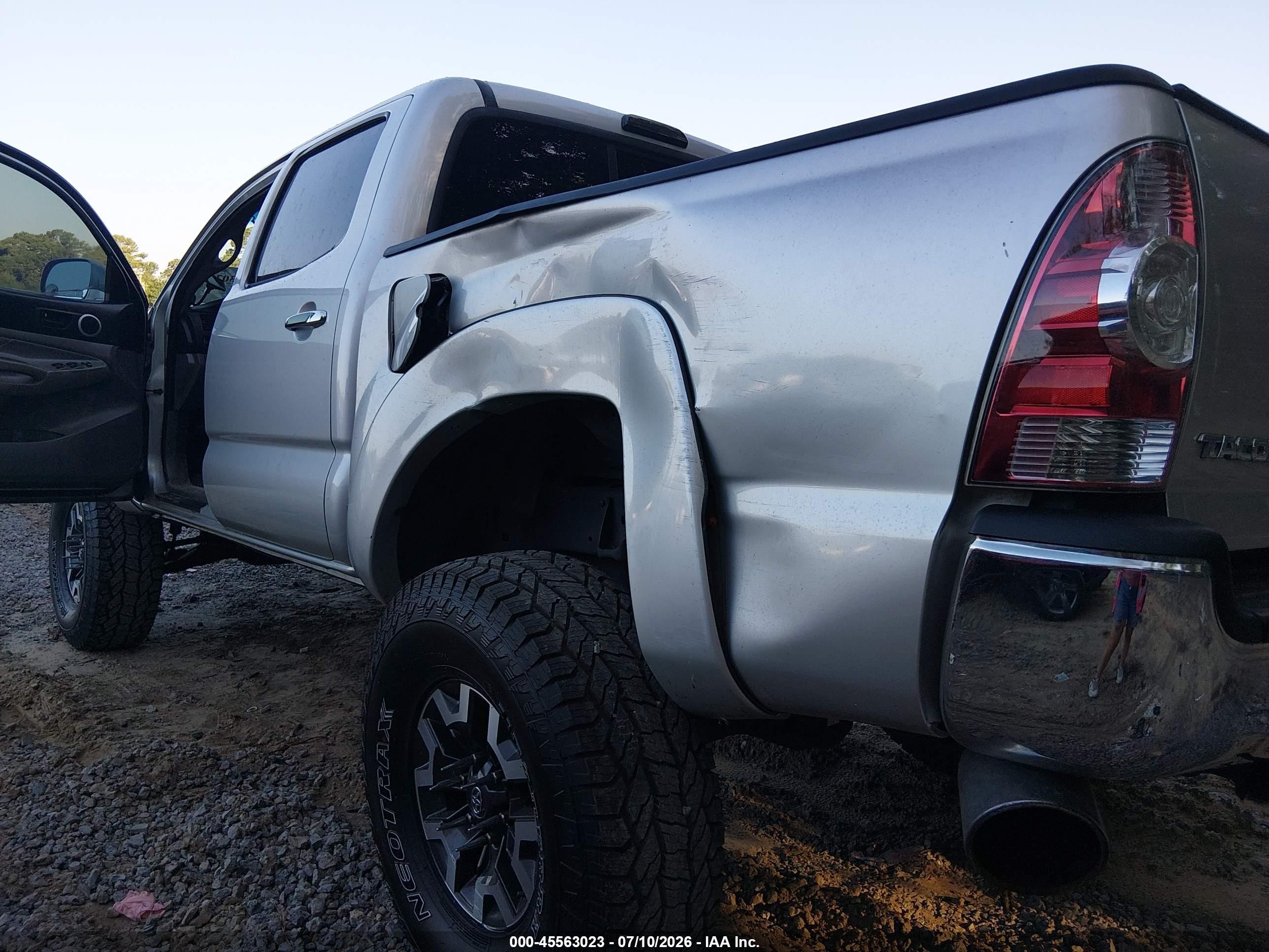 2007 Toyota Tacoma Base V6 Silver vin: 3TMLU42NX7M013329
