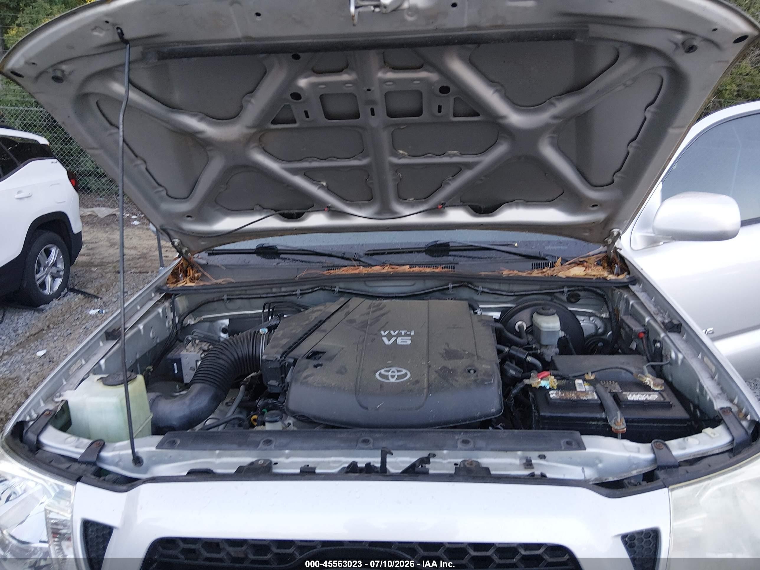 2007 Toyota Tacoma Base V6 Silver vin: 3TMLU42NX7M013329